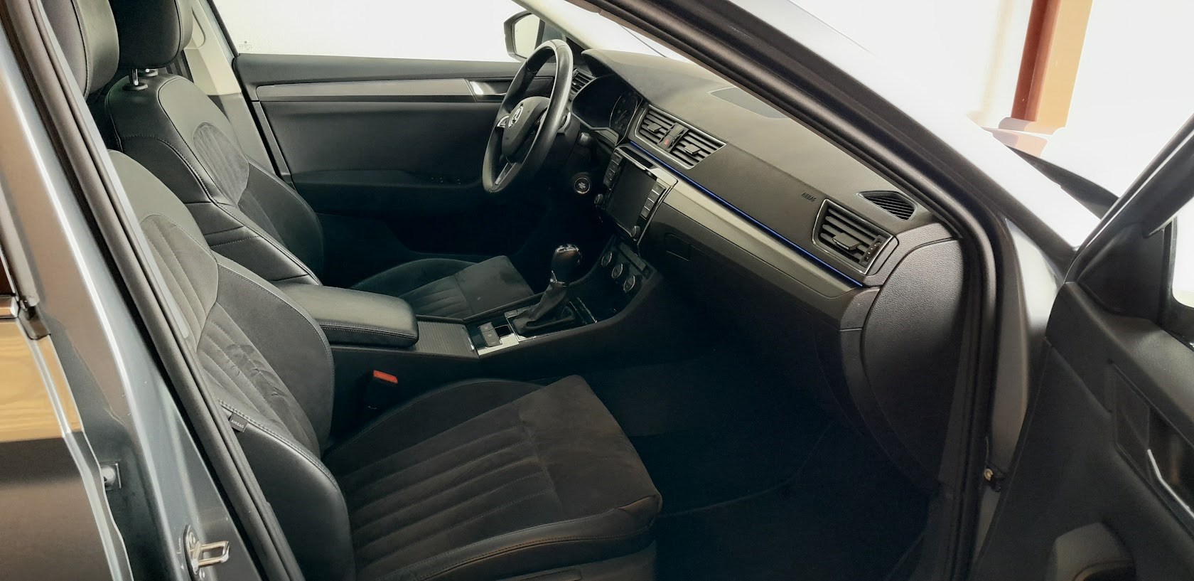 SKODA Superb Combi 2.0 TSI Style DSG 4x4-image-9