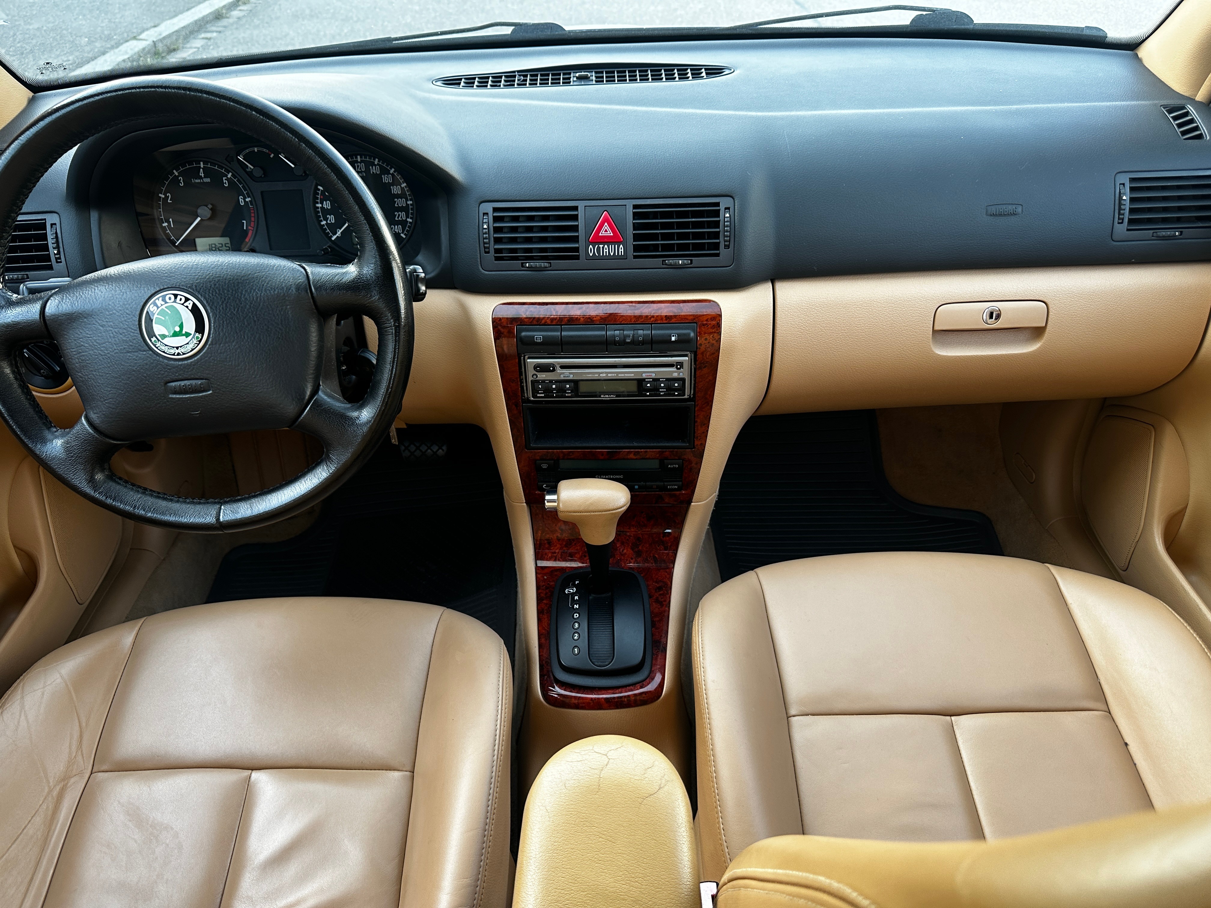 SKODA Octavia 1.8 Turbo Laurin & Klement — slika 13