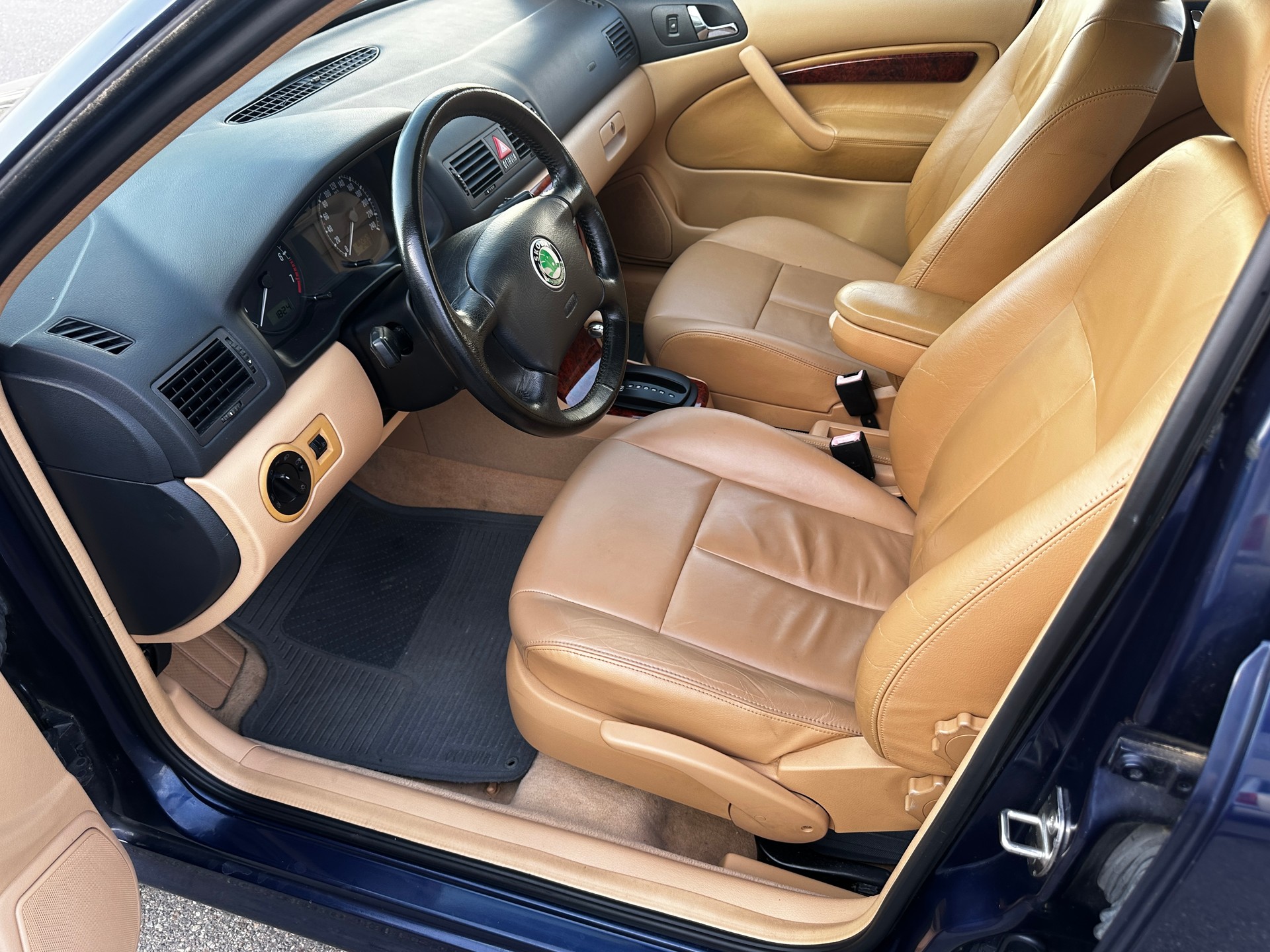 SKODA Octavia 1.8 Turbo Laurin & Klement-image-7