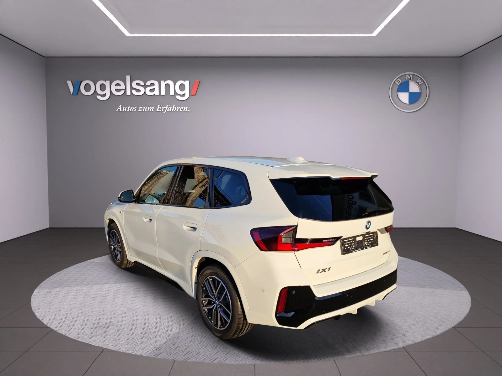 BMW iX1 xDrive 30 M Sport-image-2
