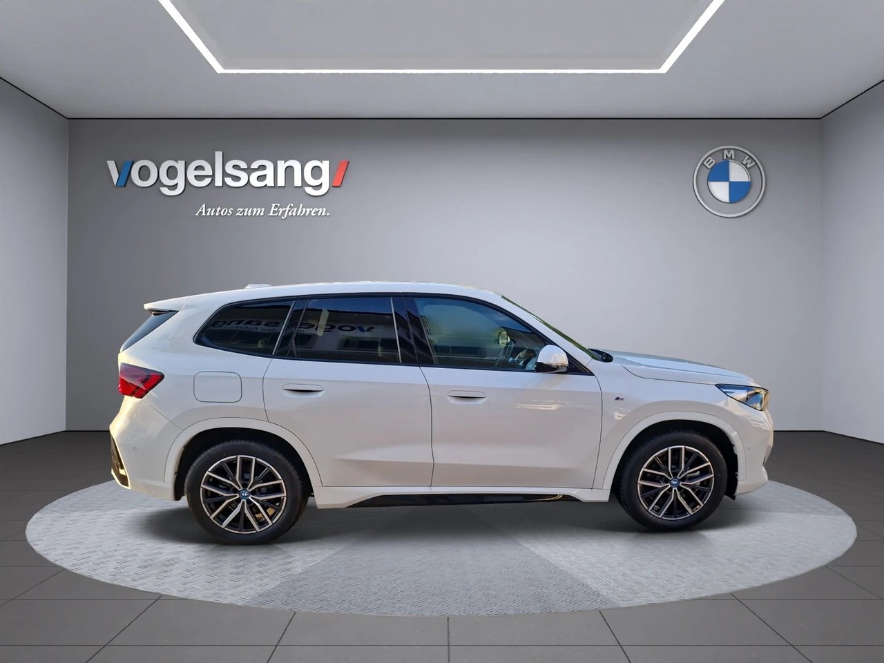 BMW iX1 xDrive 30 M Sport-image-9