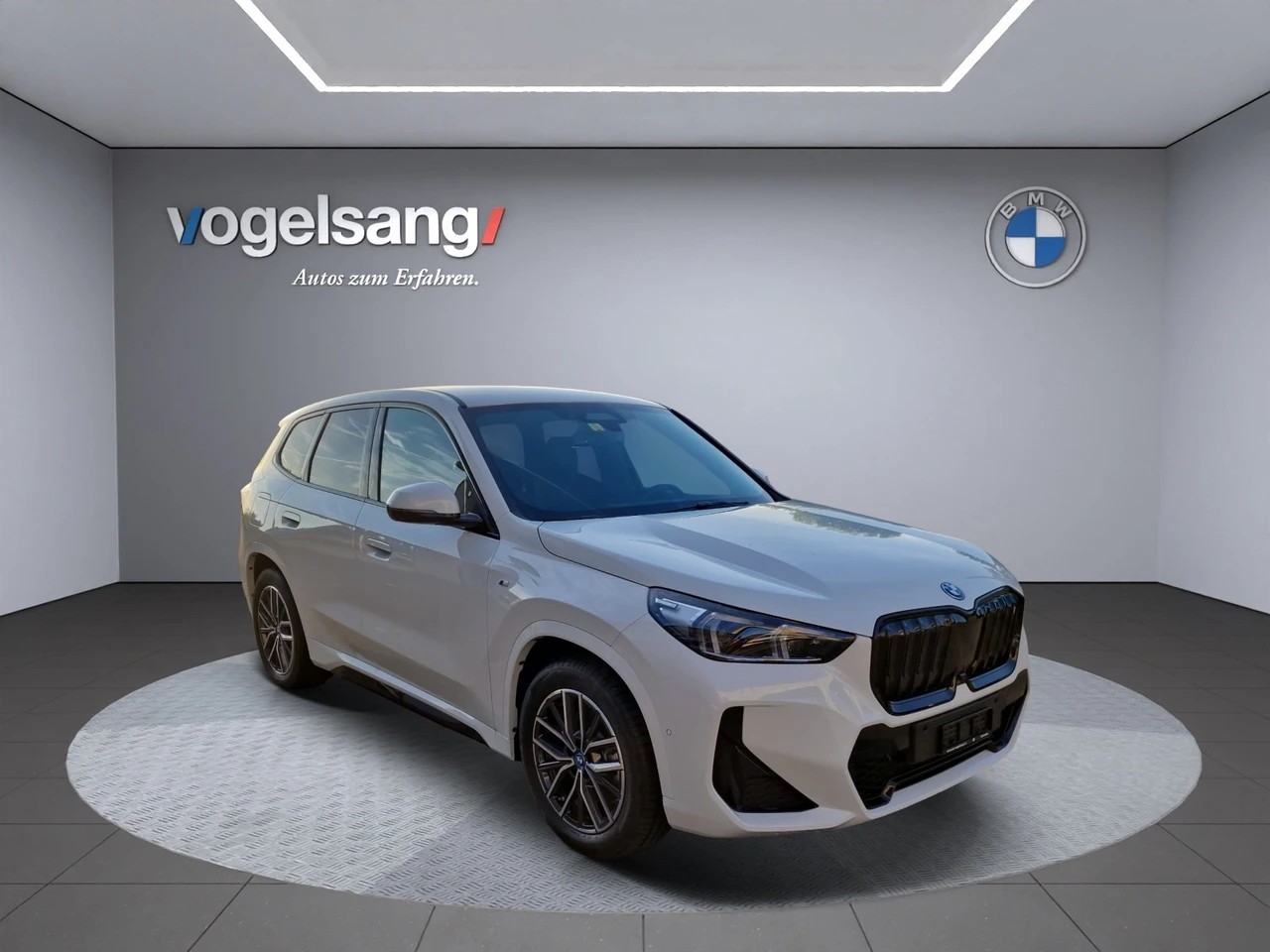BMW iX1 xDrive 30 M Sport-image-4