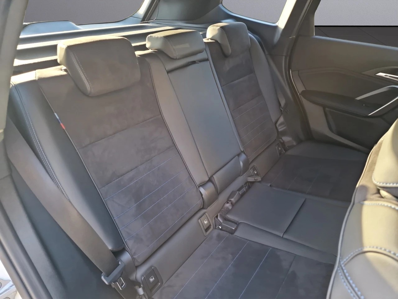 BMW iX1 xDrive 30 M Sport-image-6