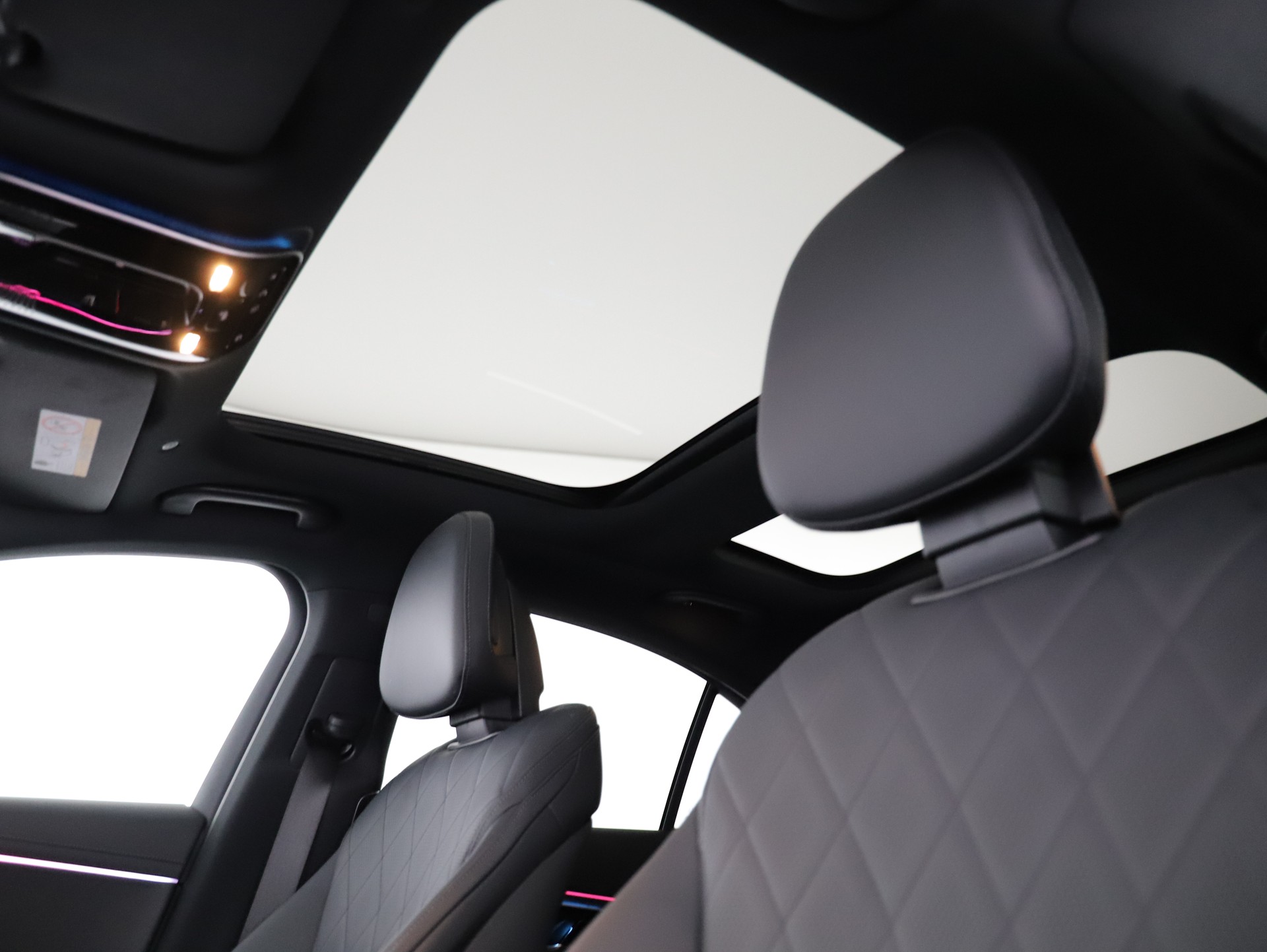 MERCEDES-BENZ E 400 e 4Matic 9G-Tronic-image-13