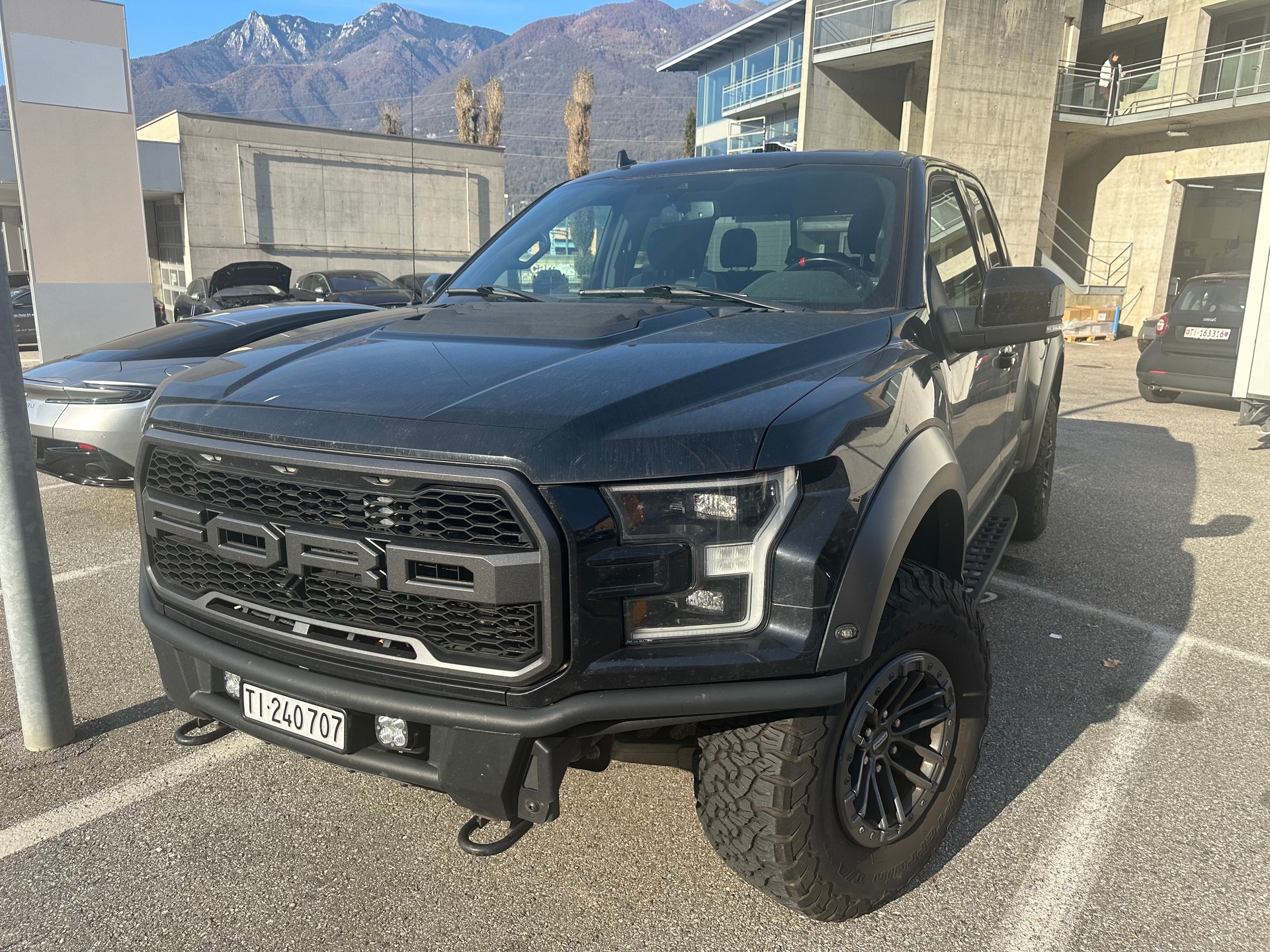 FORD F-150 Raptor US Version-image-2