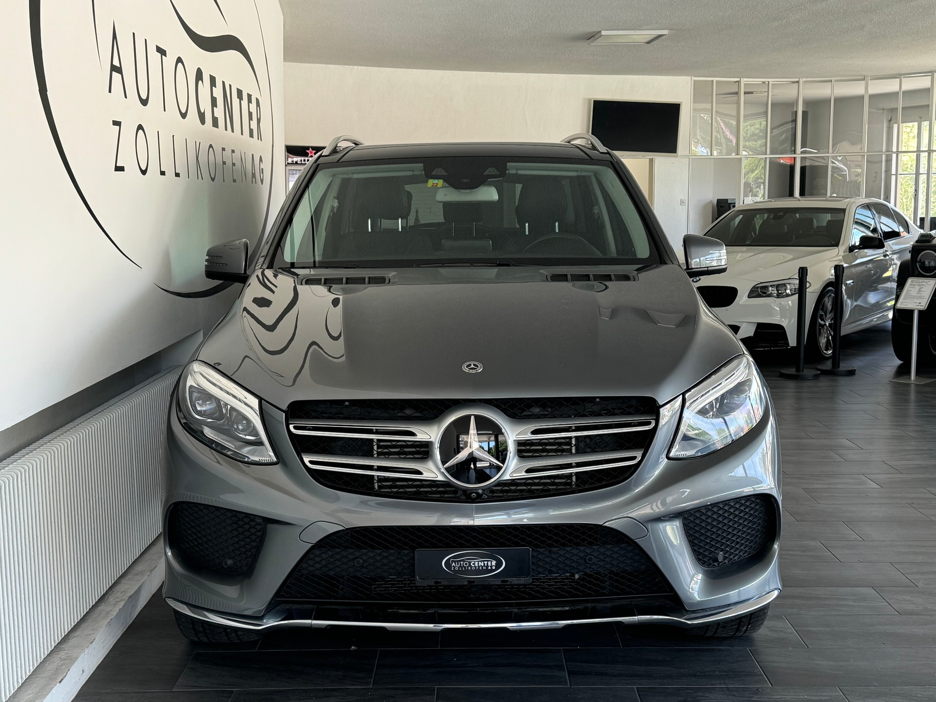 MERCEDES-BENZ AMG-Line GLE 350 d Executive 4Matic 9G-Tronic-image-2