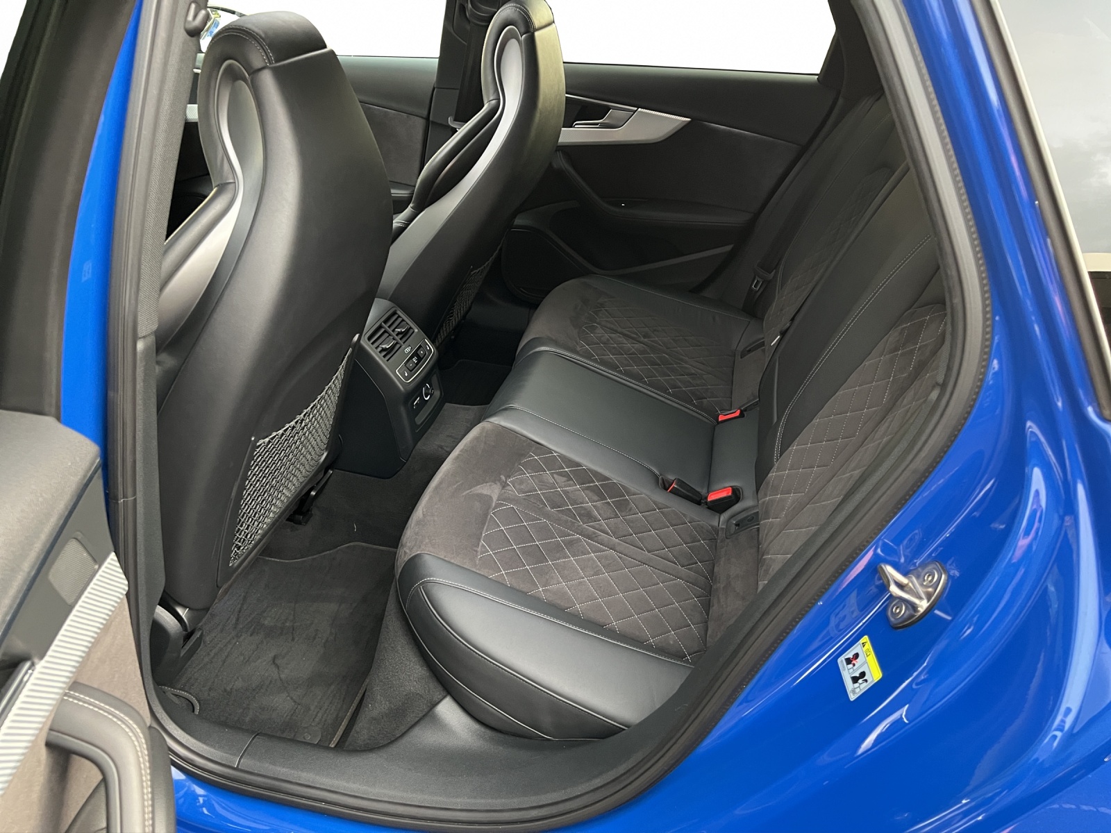 AUDI RS4 Avant 2.9 TFSI quattro tiptronic-image-16