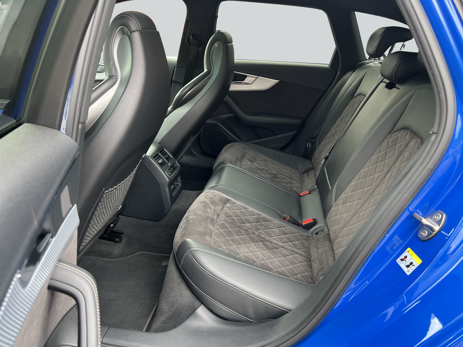 AUDI RS4 Avant 2.9 TFSI quattro tiptronic-image-16