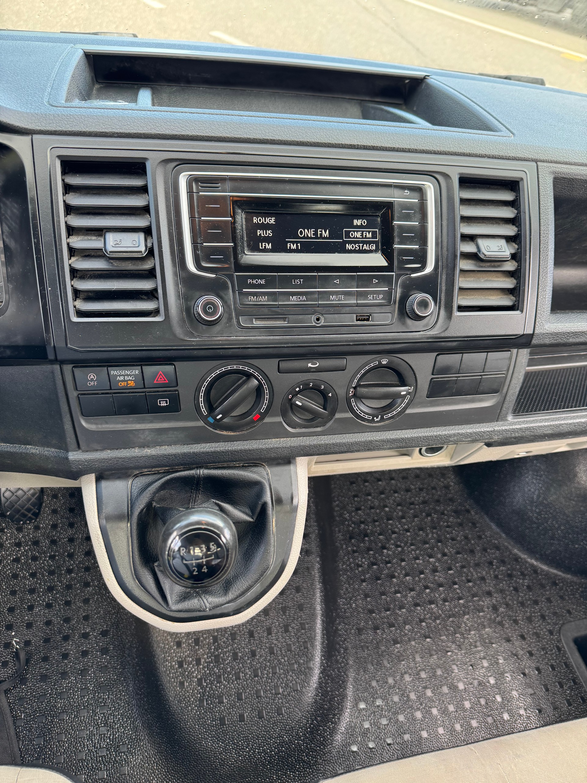 VW T6 2.0 TDI Swiss Champion Euro 6-image-11