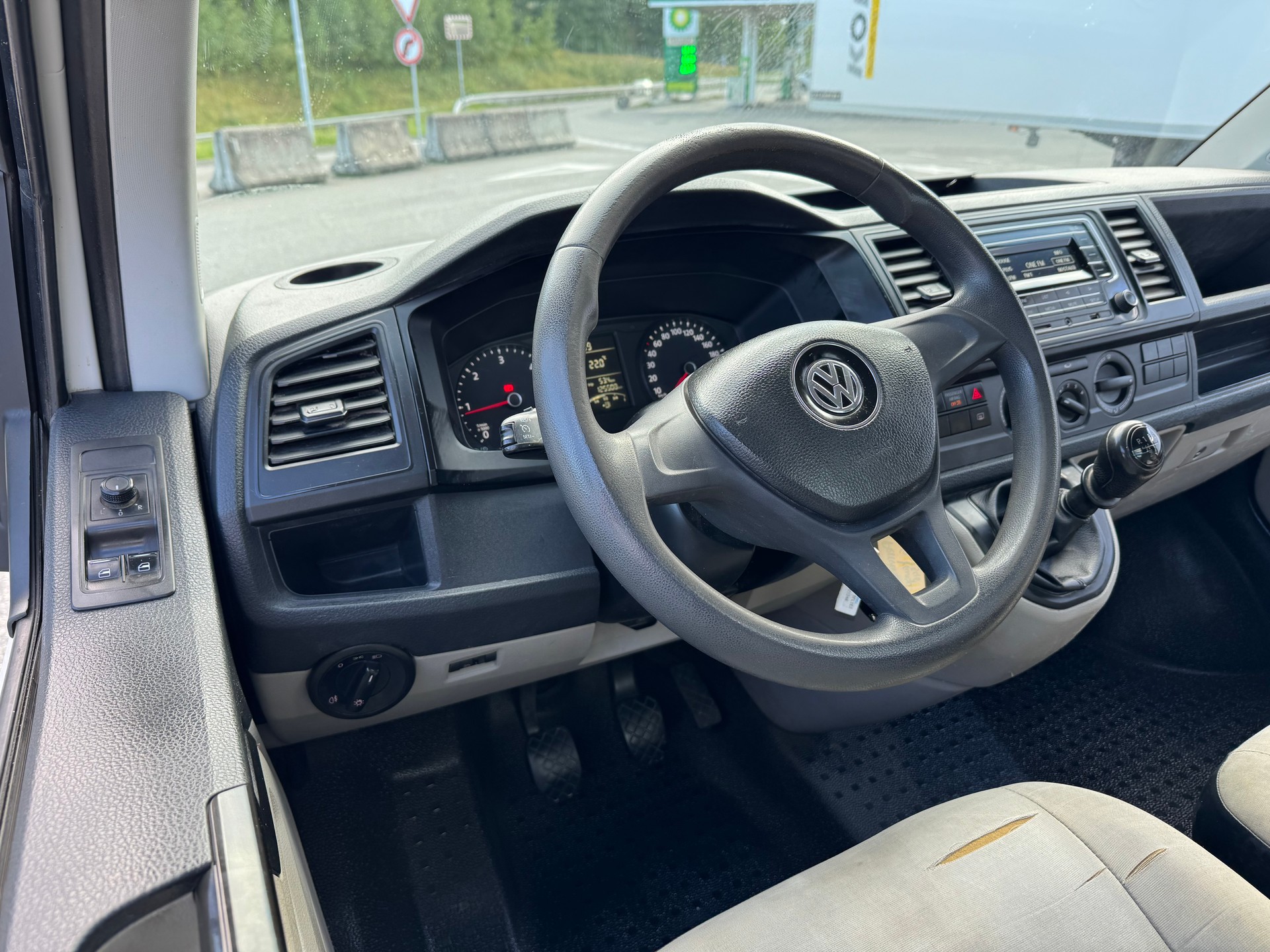 VW T6 2.0 TDI Swiss Champion Euro 6-image-10
