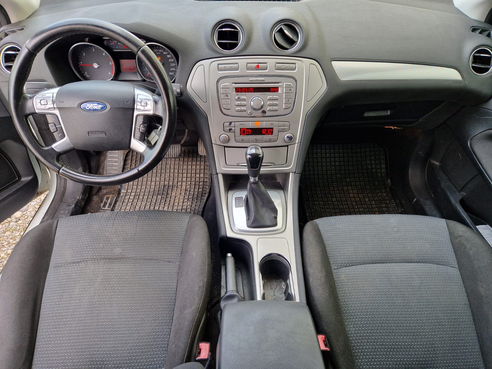 FORD Mondeo 2.0 TDCi 16V Ambiente Automatic-image-5