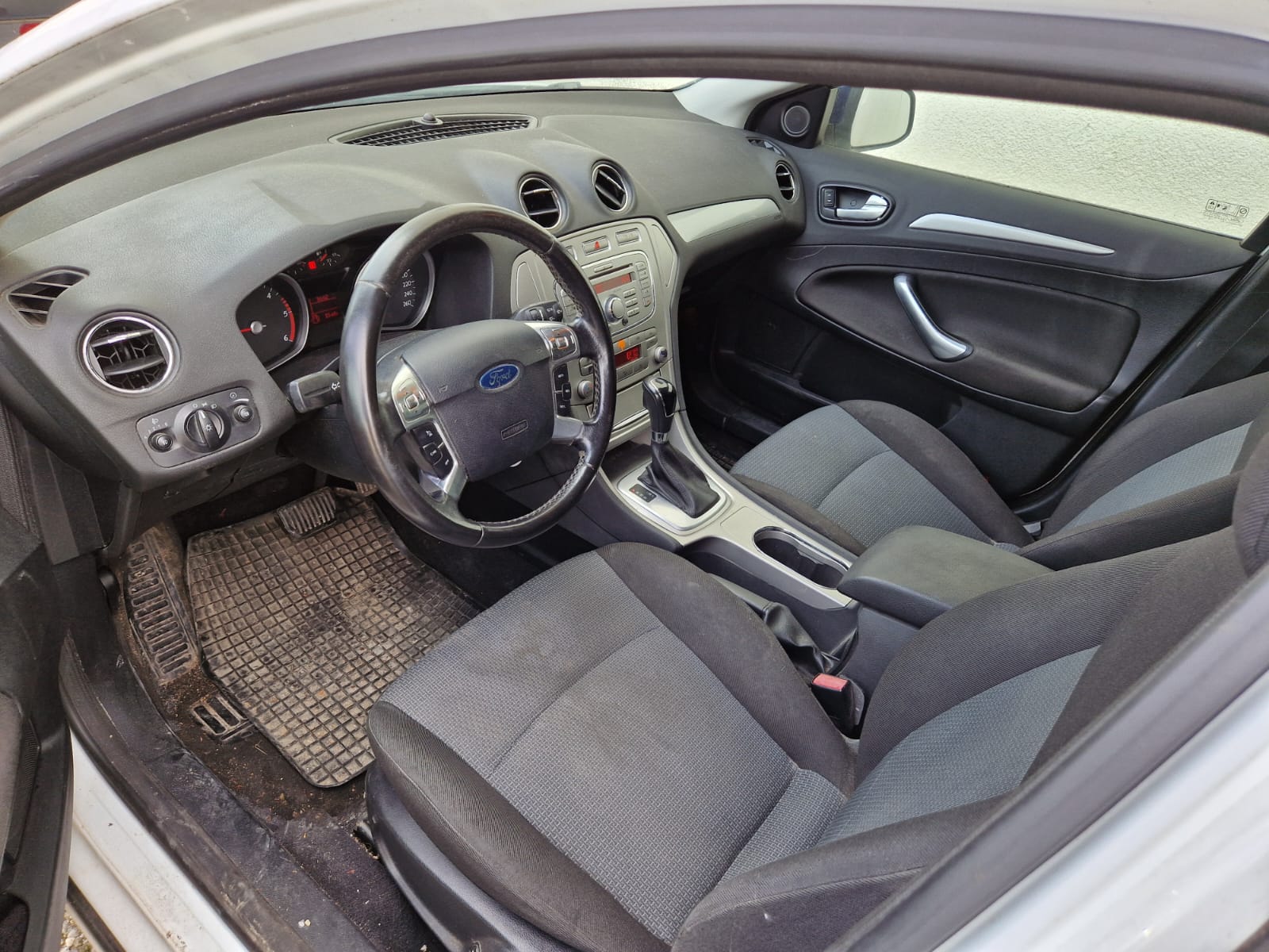 FORD Mondeo 2.0 TDCi 16V Ambiente Automatic-image-4