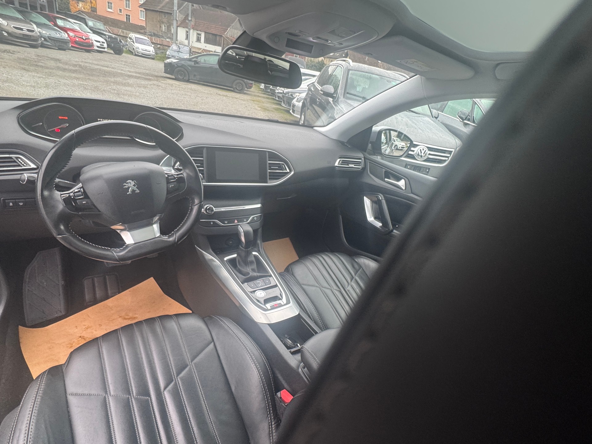 PEUGEOT 308 1.2 THP Féline Automatic-image-9