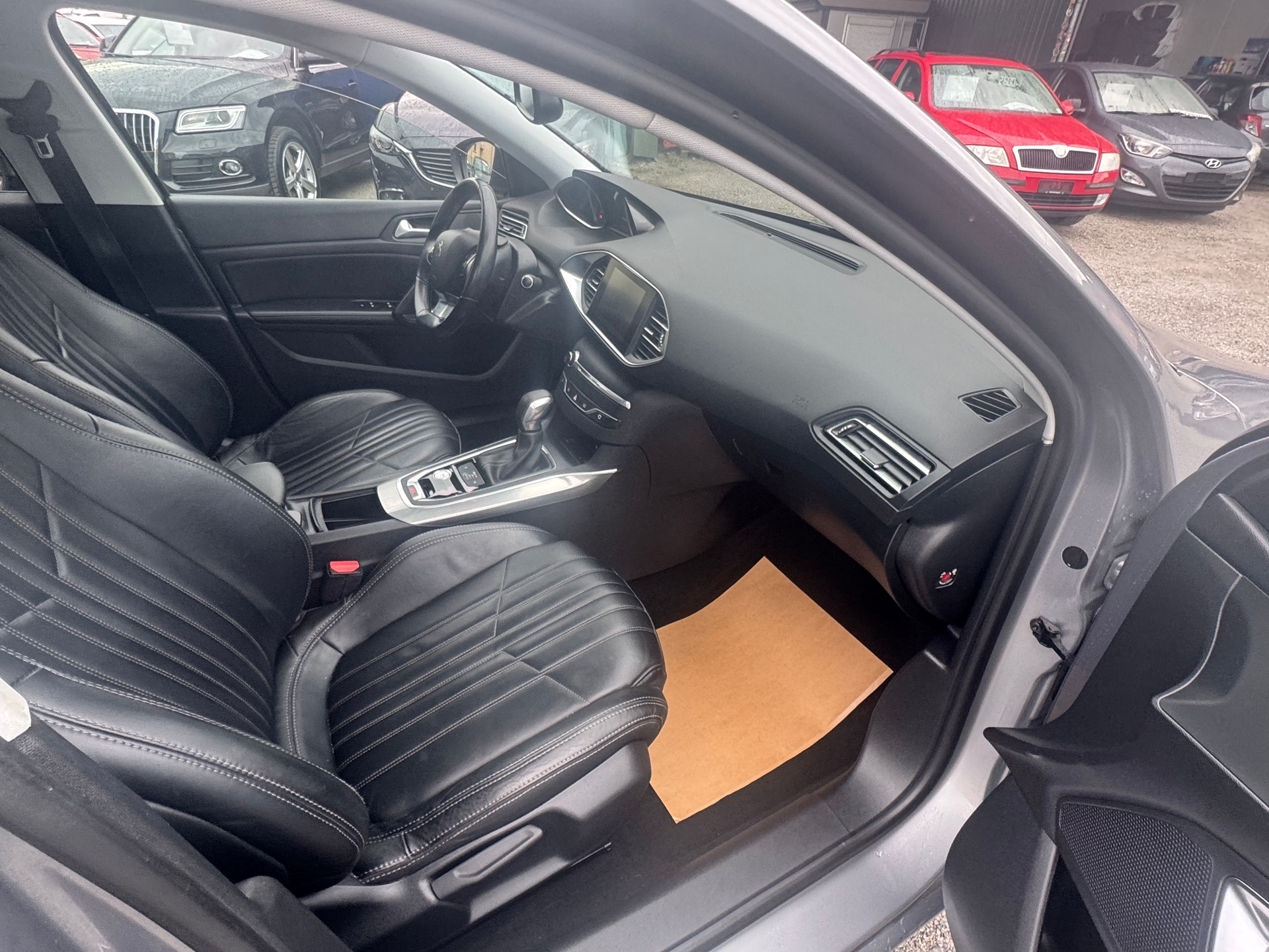 PEUGEOT 308 1.2 THP Féline Automatic-image-8