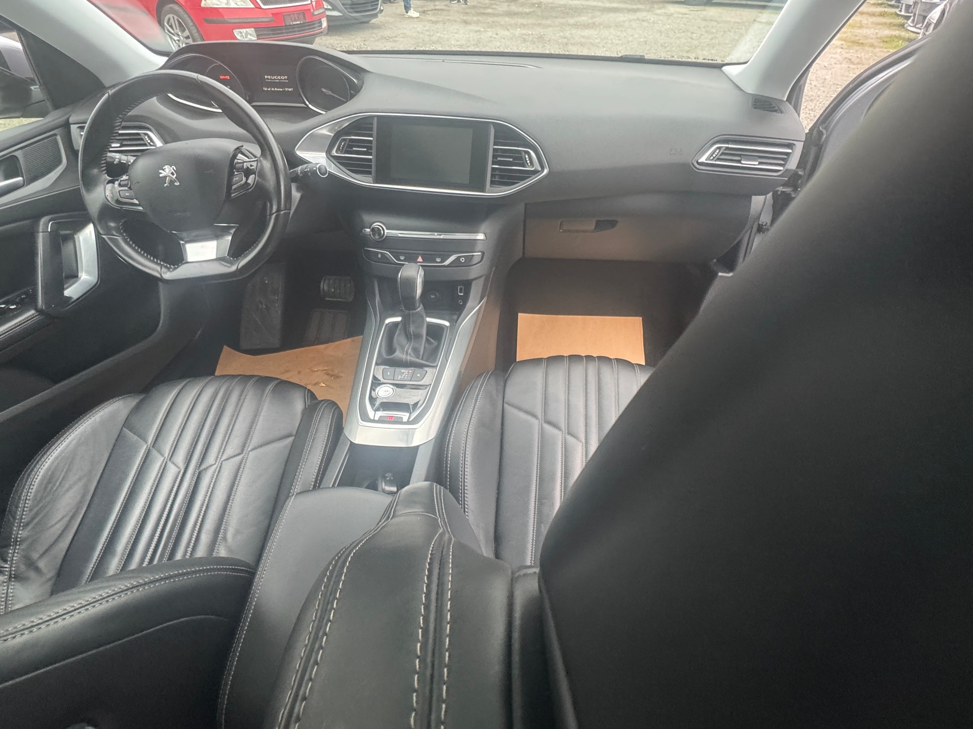 PEUGEOT 308 1.2 THP Féline Automatic-image-6