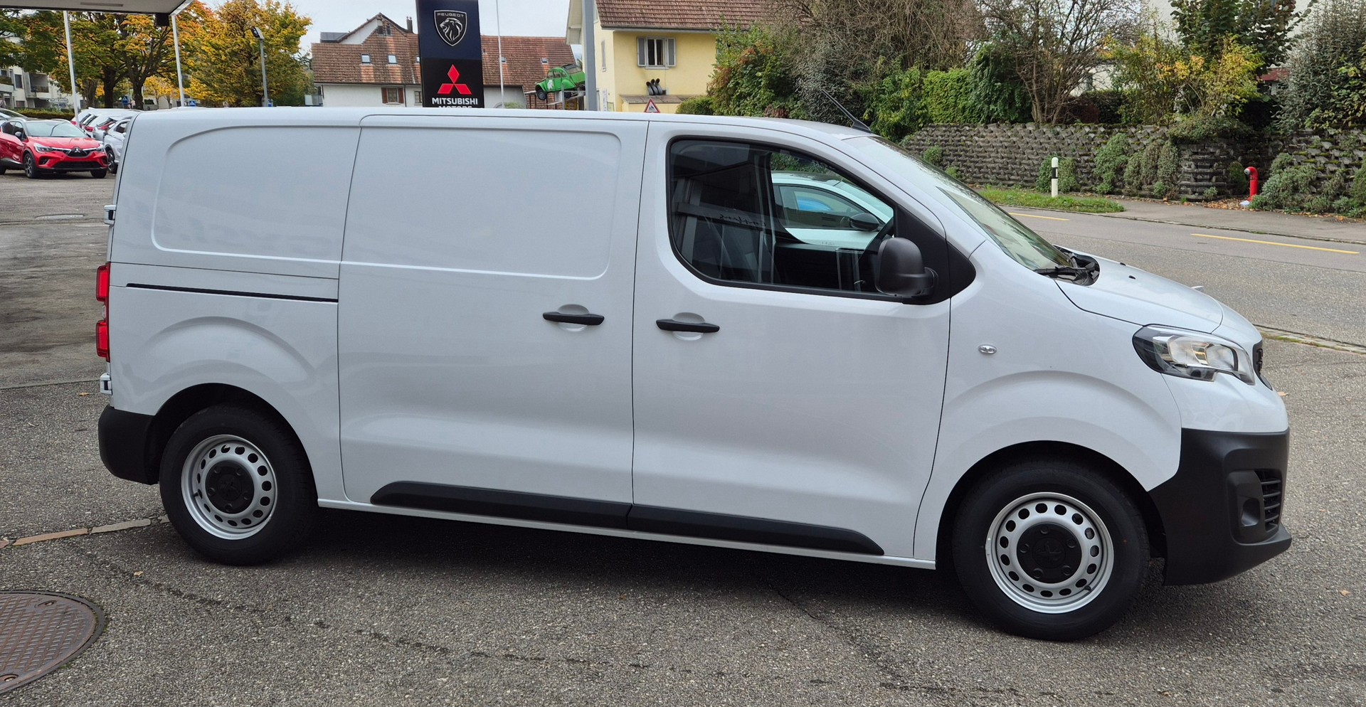 PEUGEOT e-Expert 50KWh long-image-11
