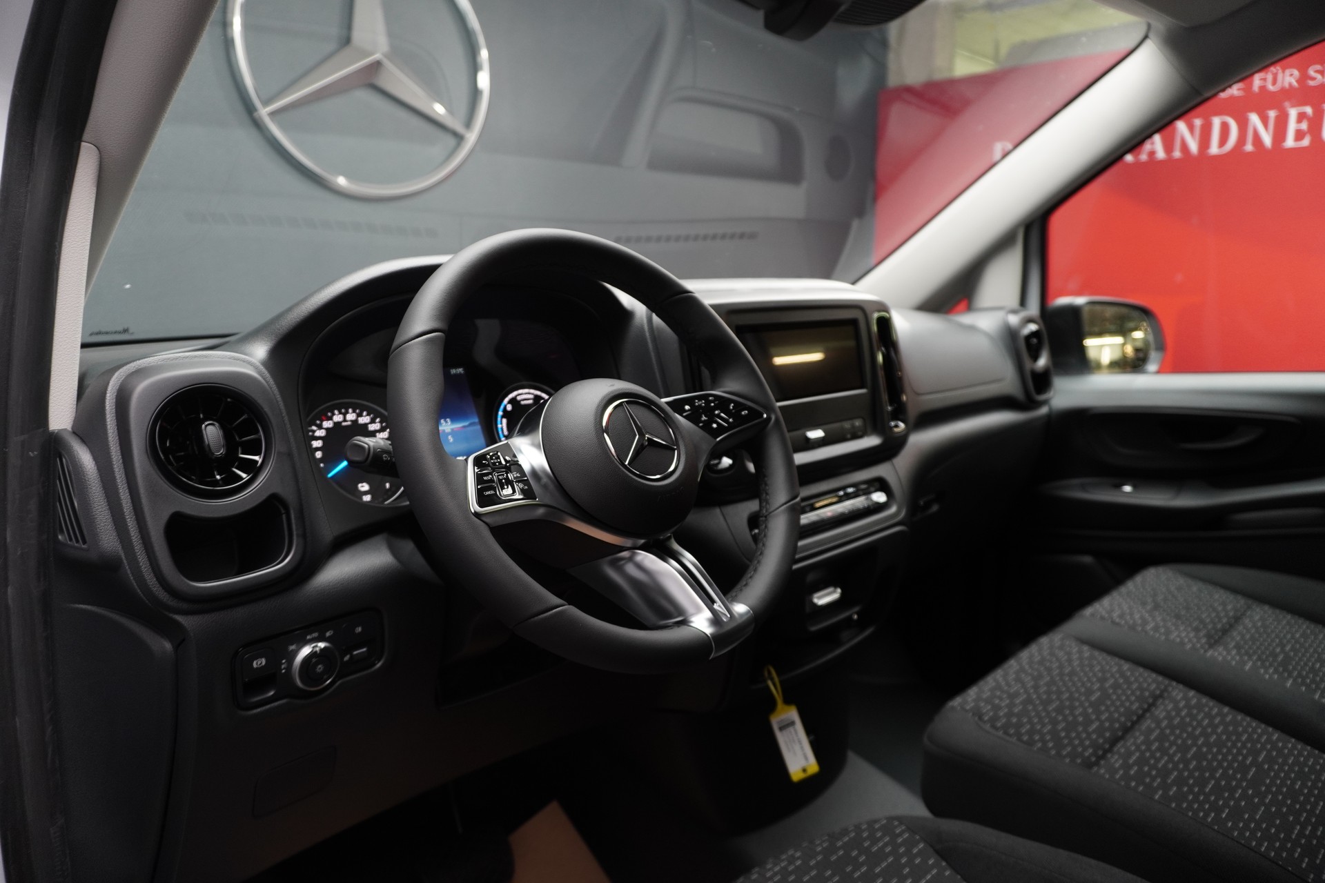 MERCEDES-BENZ eVito 129 KA 3200mm L WORKER-image-3