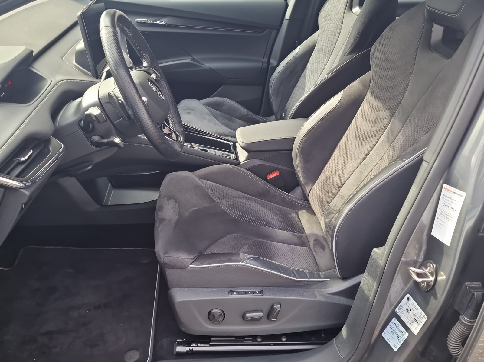 SKODA Enyaq iV 80x SportLine-image-9