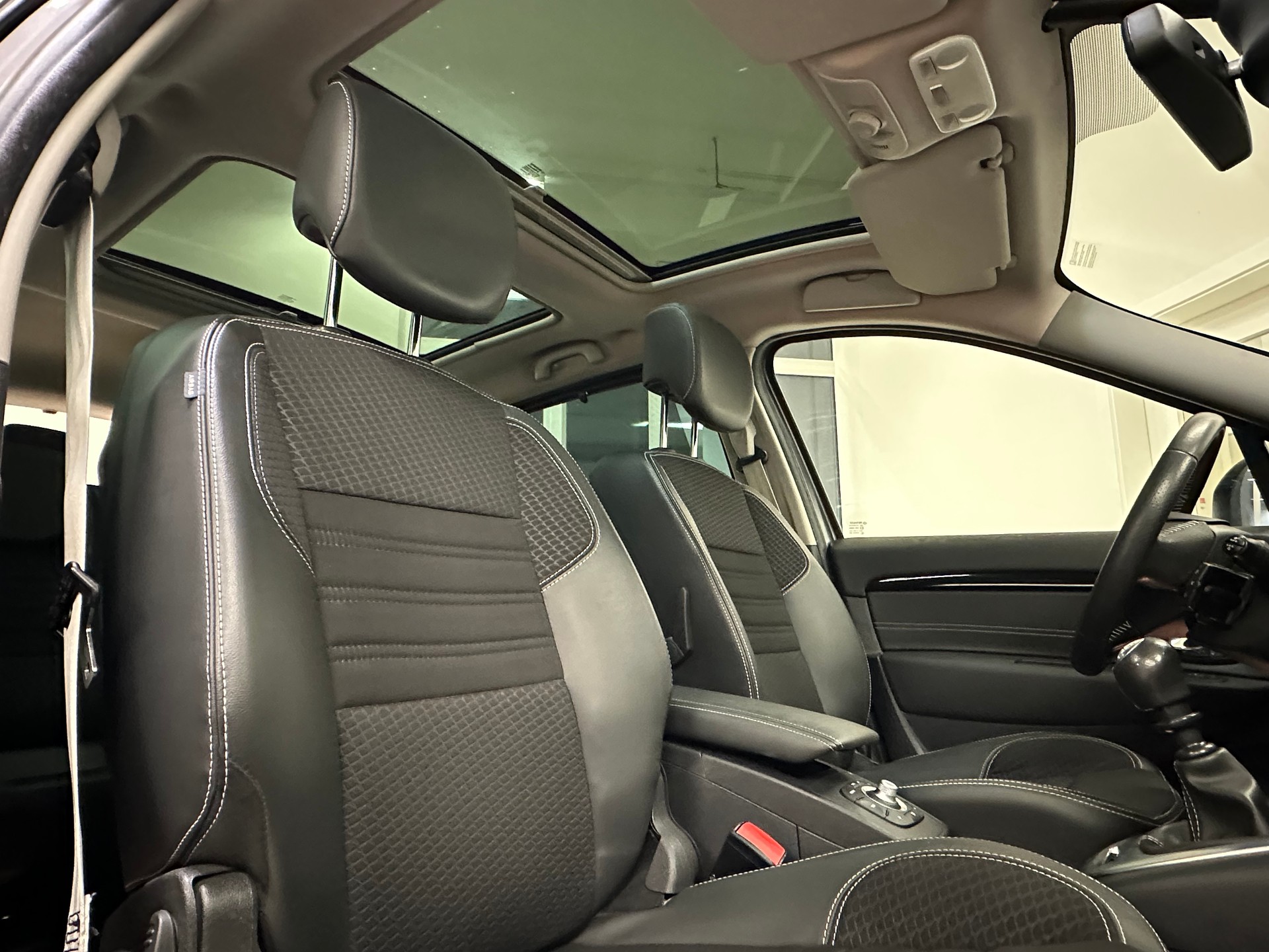 RENAULT Grand Scénic 1.6 dCi Bose-image-10