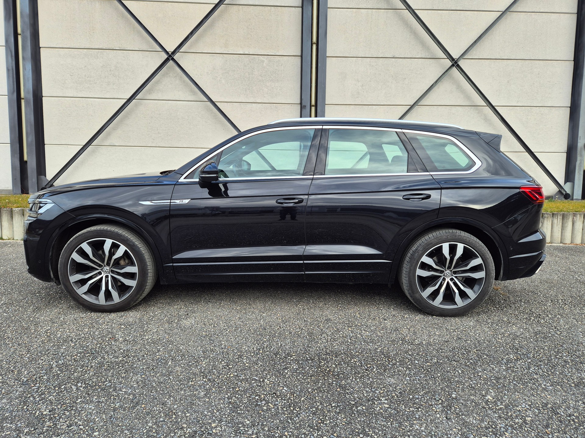 VW Touareg 3.0 TDI R Line Tiptronic-image-2