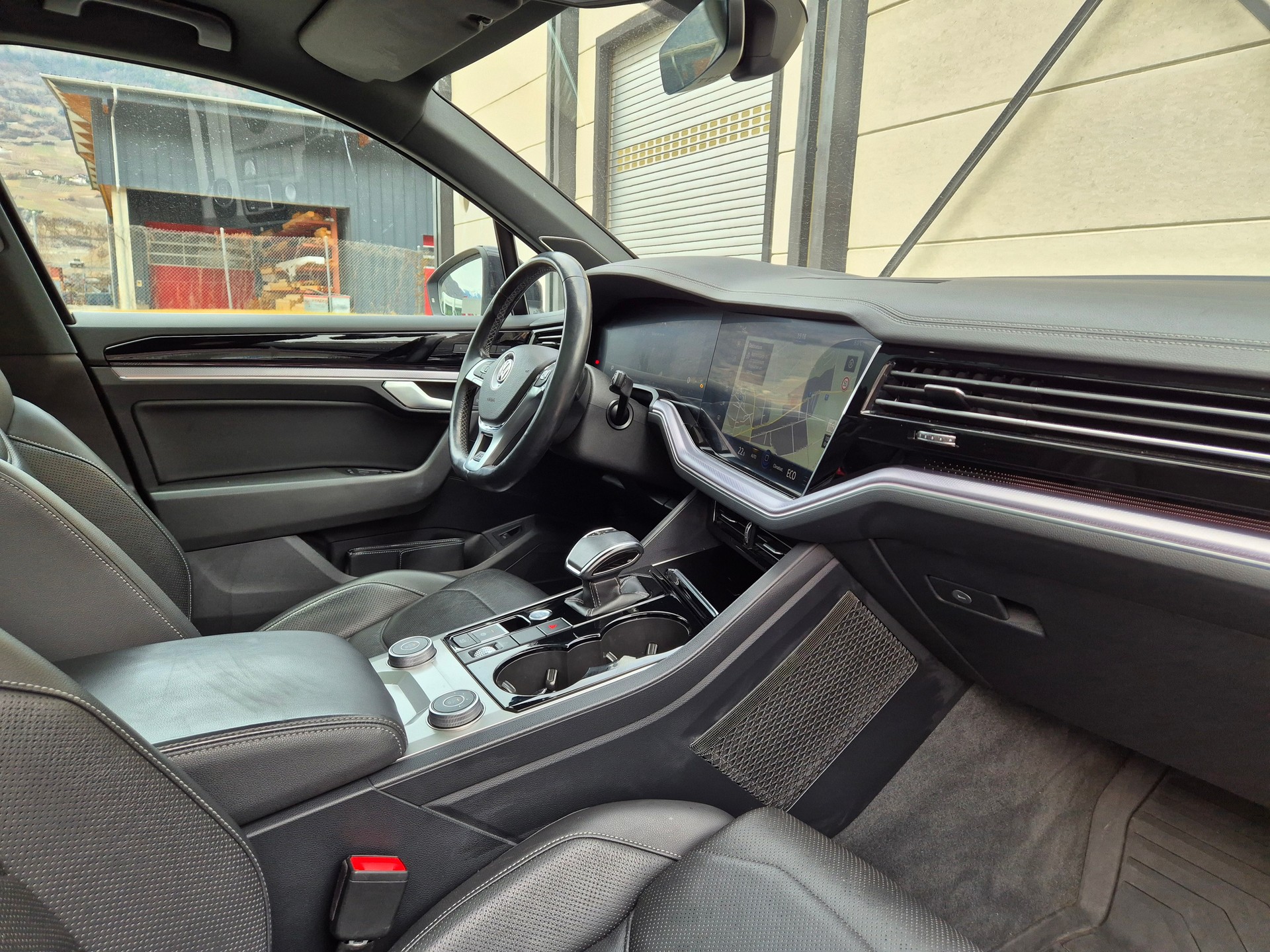 VW Touareg 3.0 TDI R Line Tiptronic-image-7