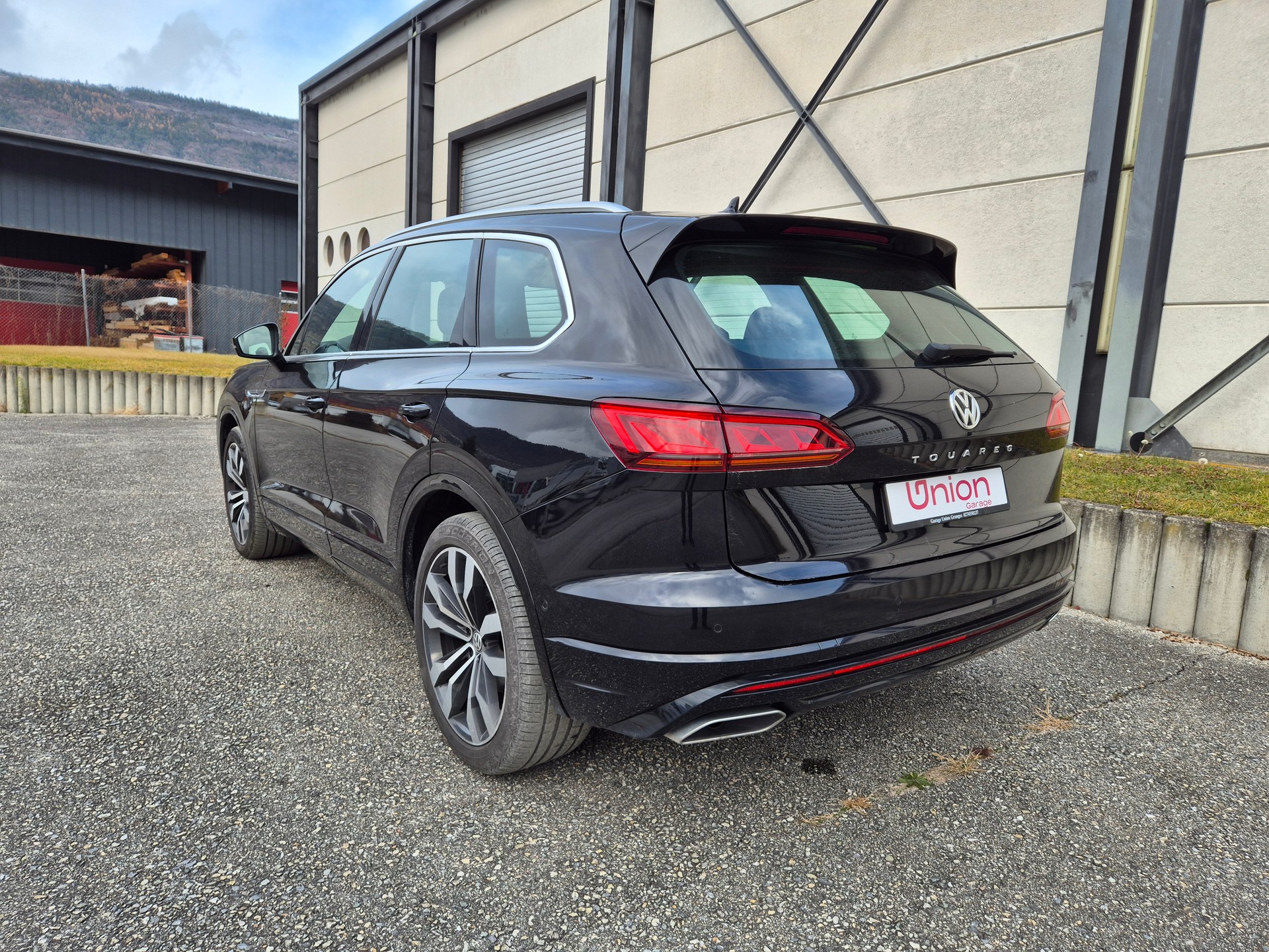 VW Touareg 3.0 TDI R Line Tiptronic-image-3