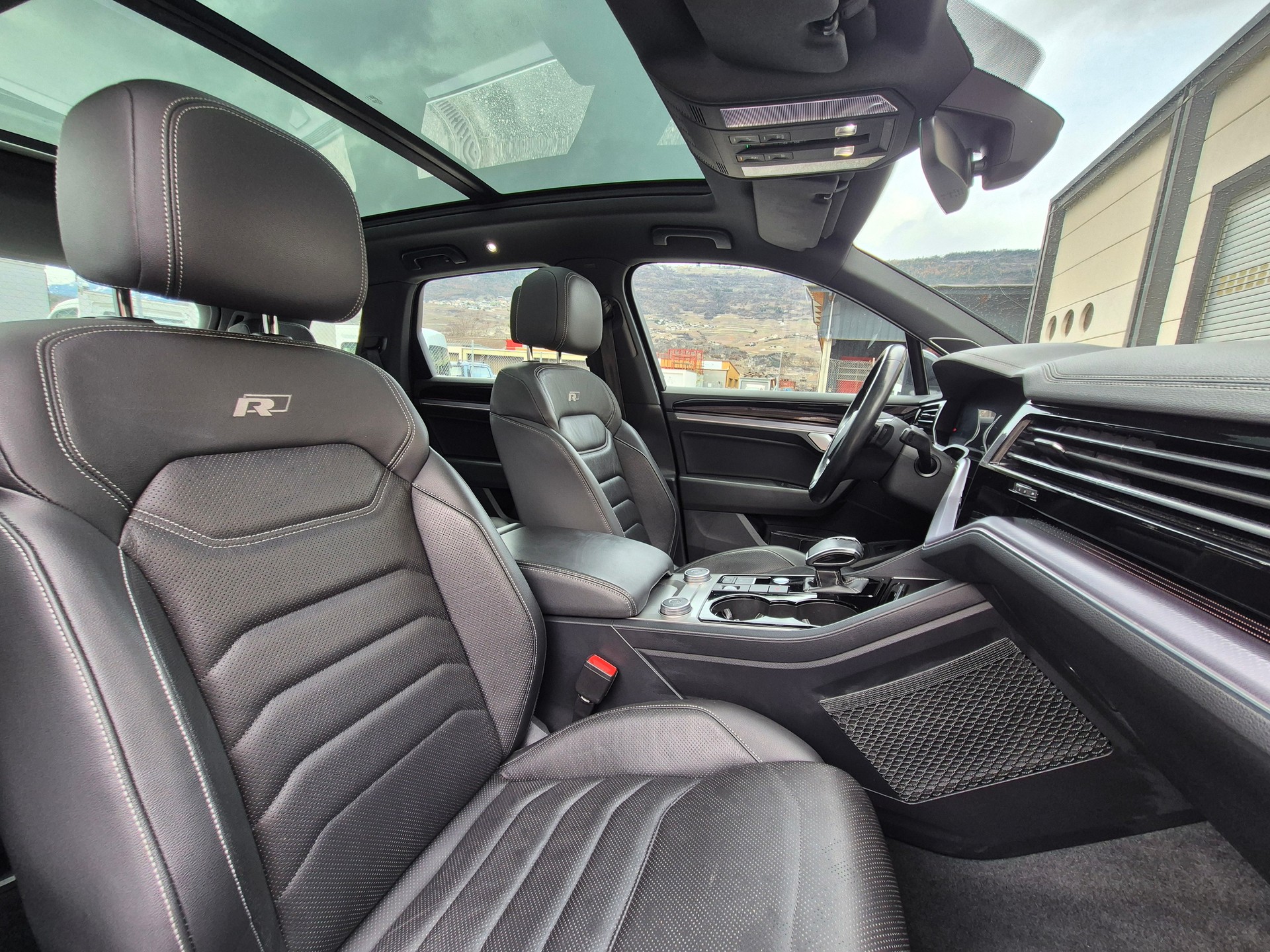 VW Touareg 3.0 TDI R Line Tiptronic-image-8