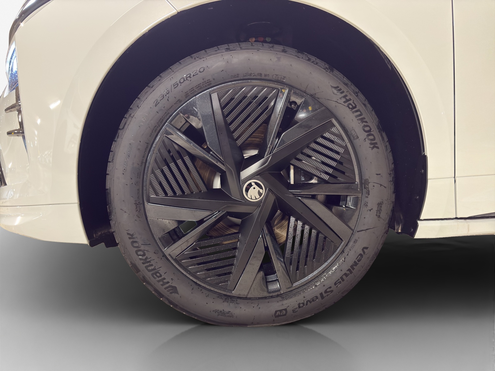 SKODA Enyaq 4x4 RS-image-13