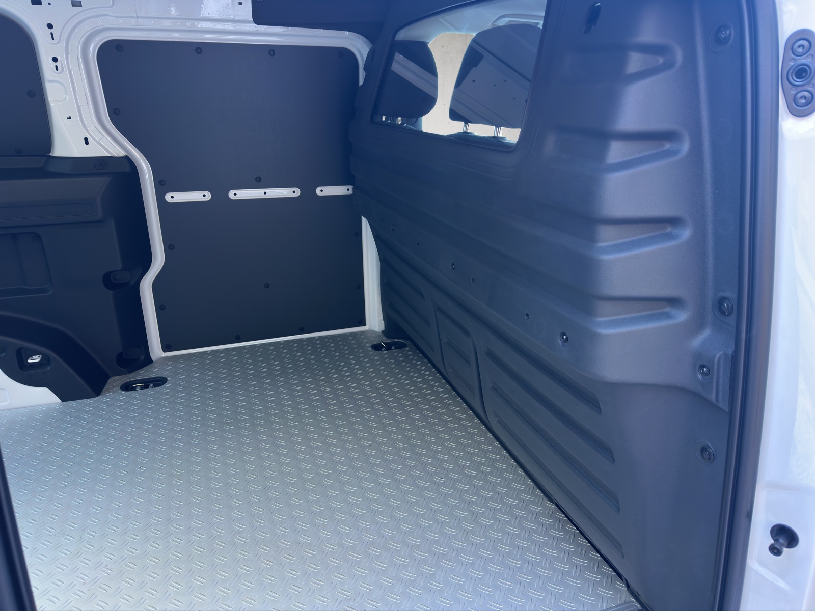 VW ID. Buzz Cargo Pro 4Motion-image-5