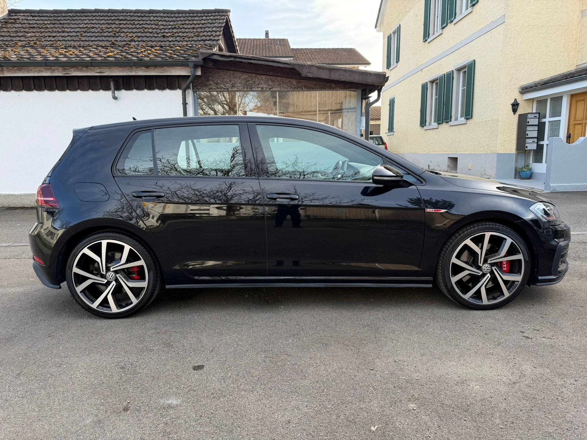 VW Golf 2.0 TSI GTI Performance DSG-image-4