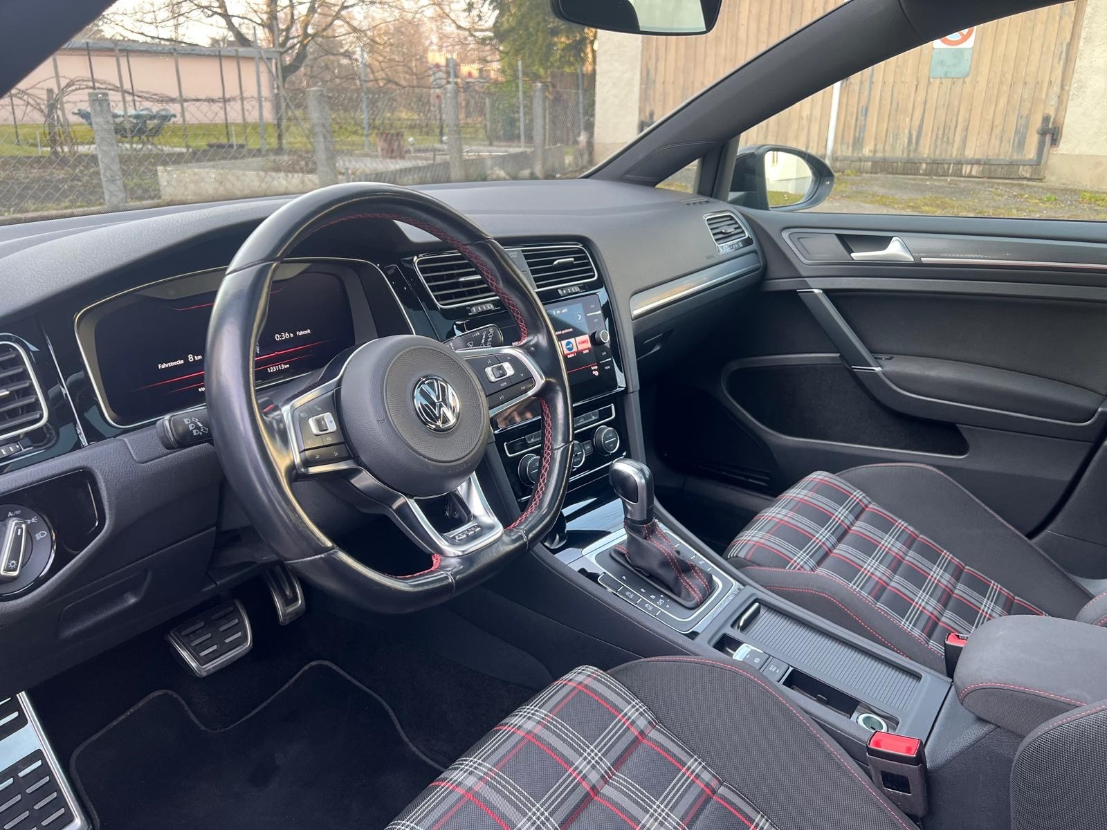 VW Golf 2.0 TSI GTI Performance DSG-image-14