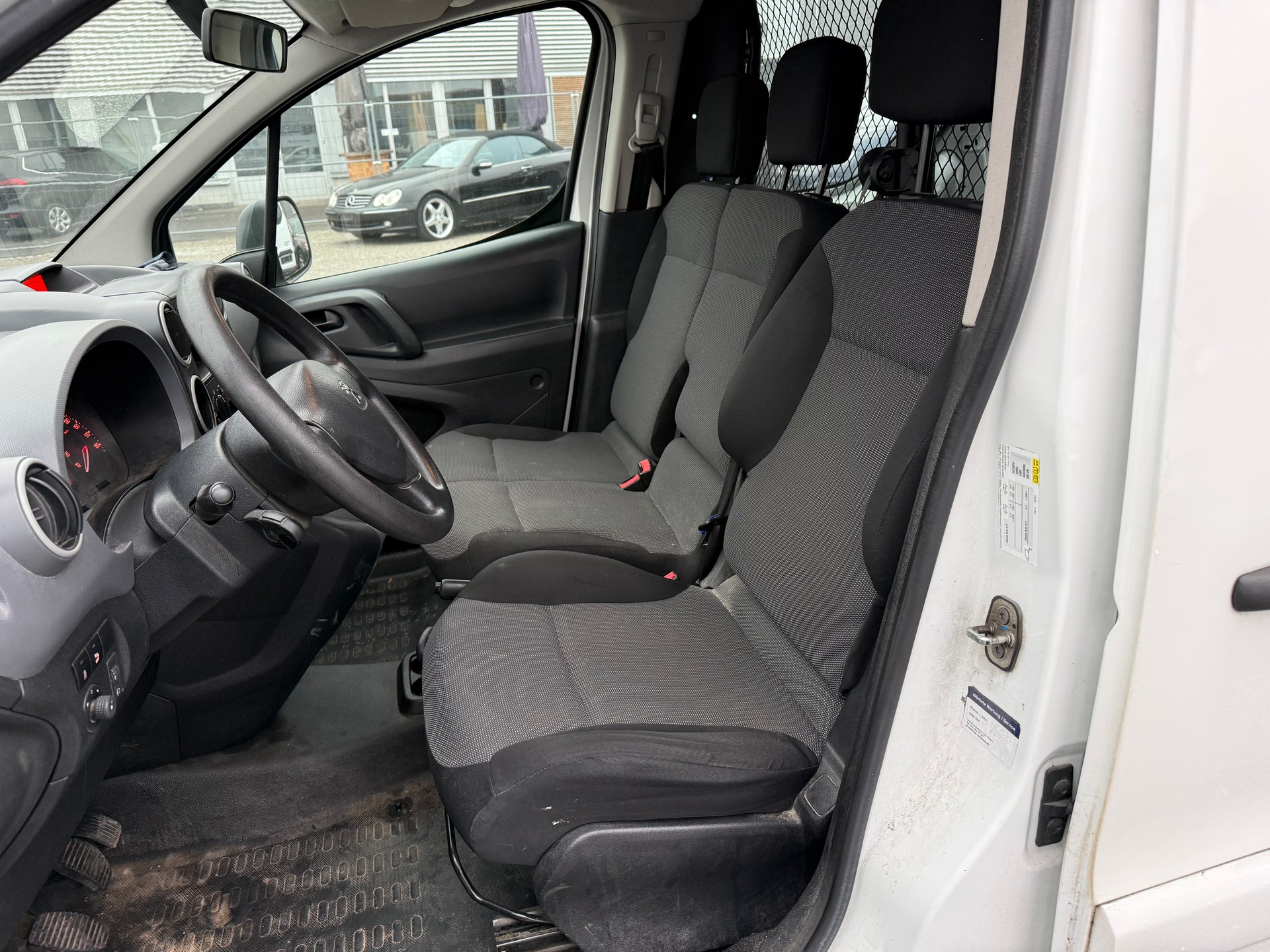 PEUGEOT Partner 1.6 VTi Active-image-11