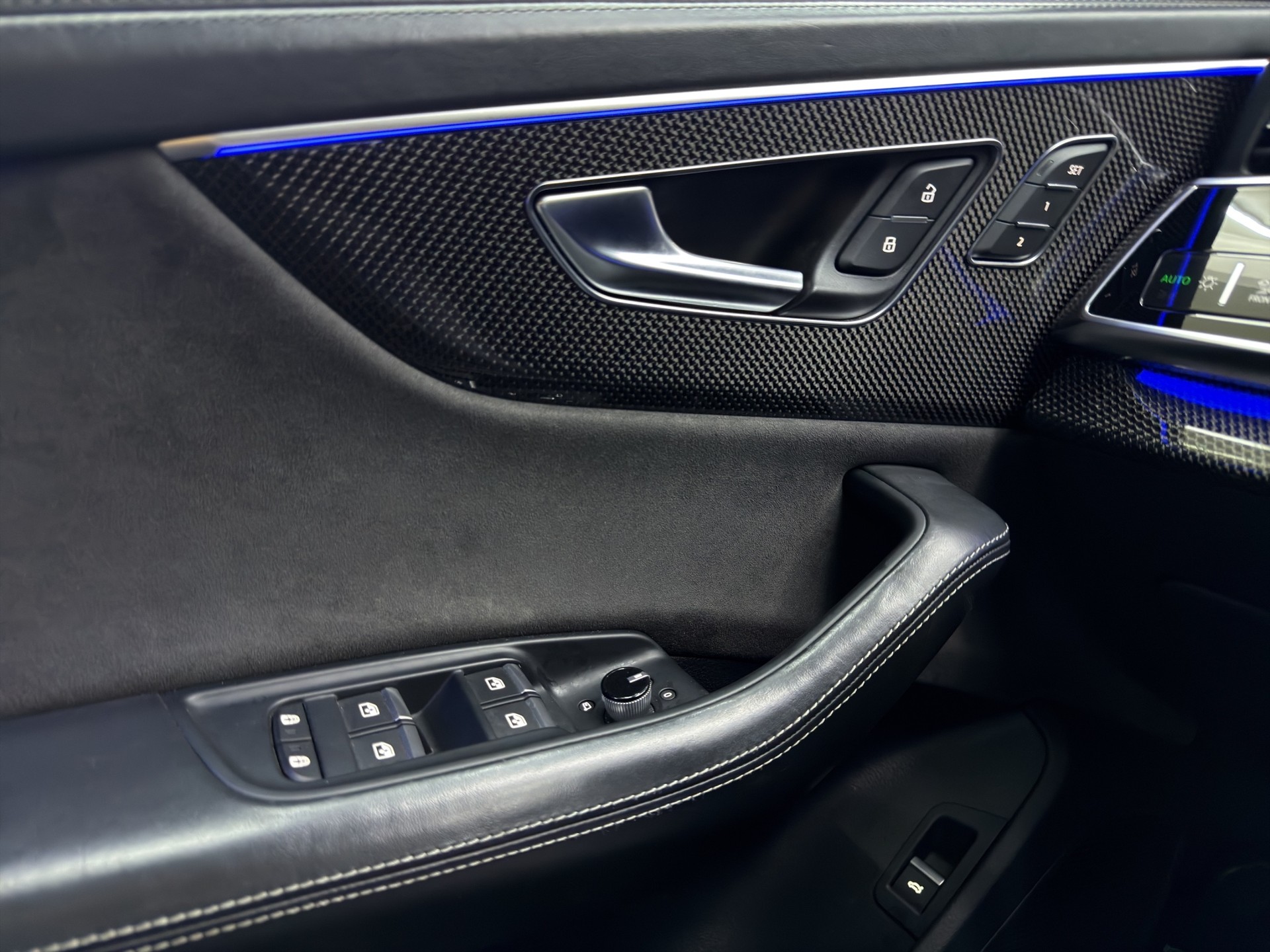 AUDI SQ8 50 TDI quattro tiptronic-image-29