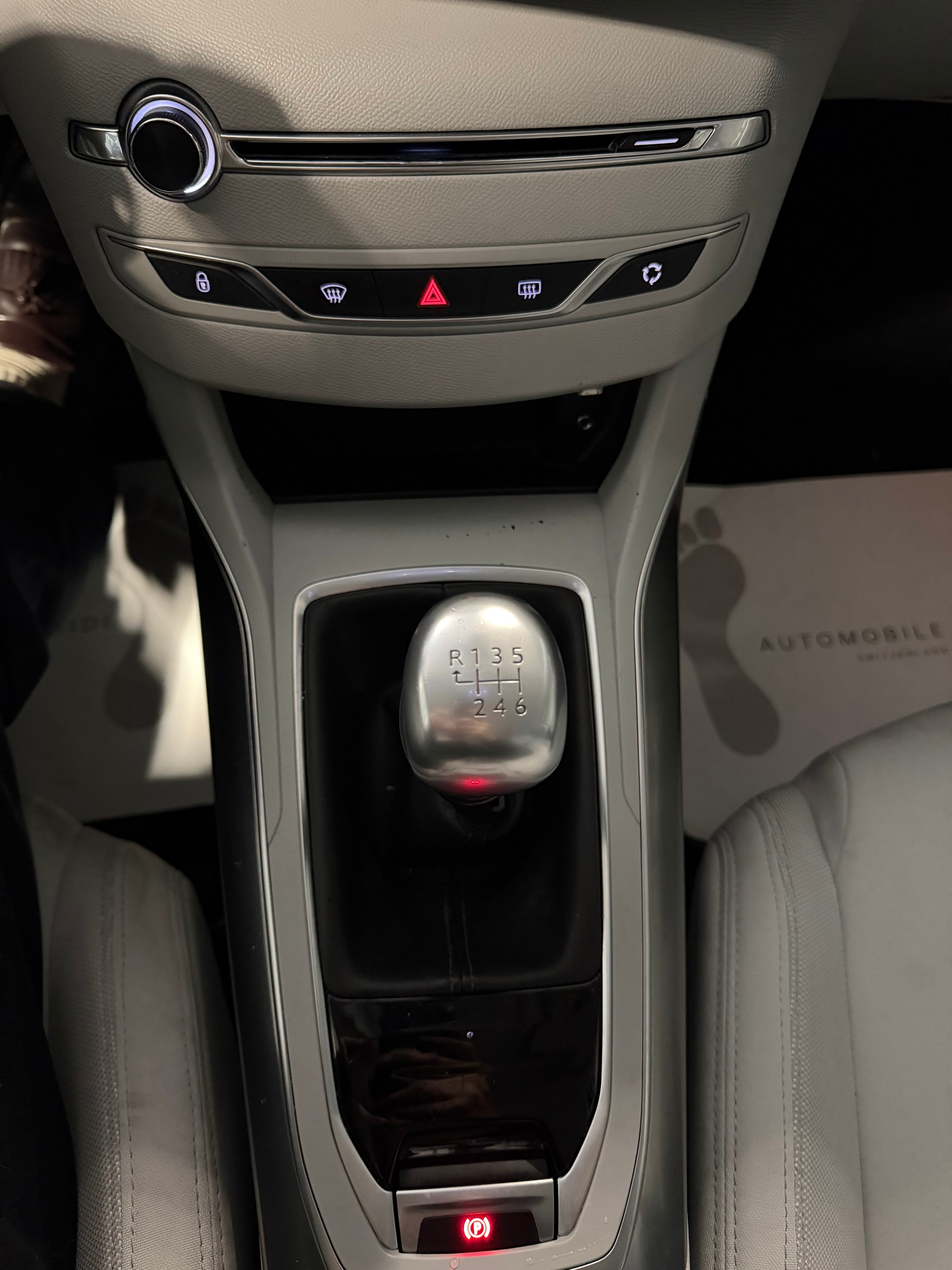PEUGEOT 308 1.6 THP Allure-image-10