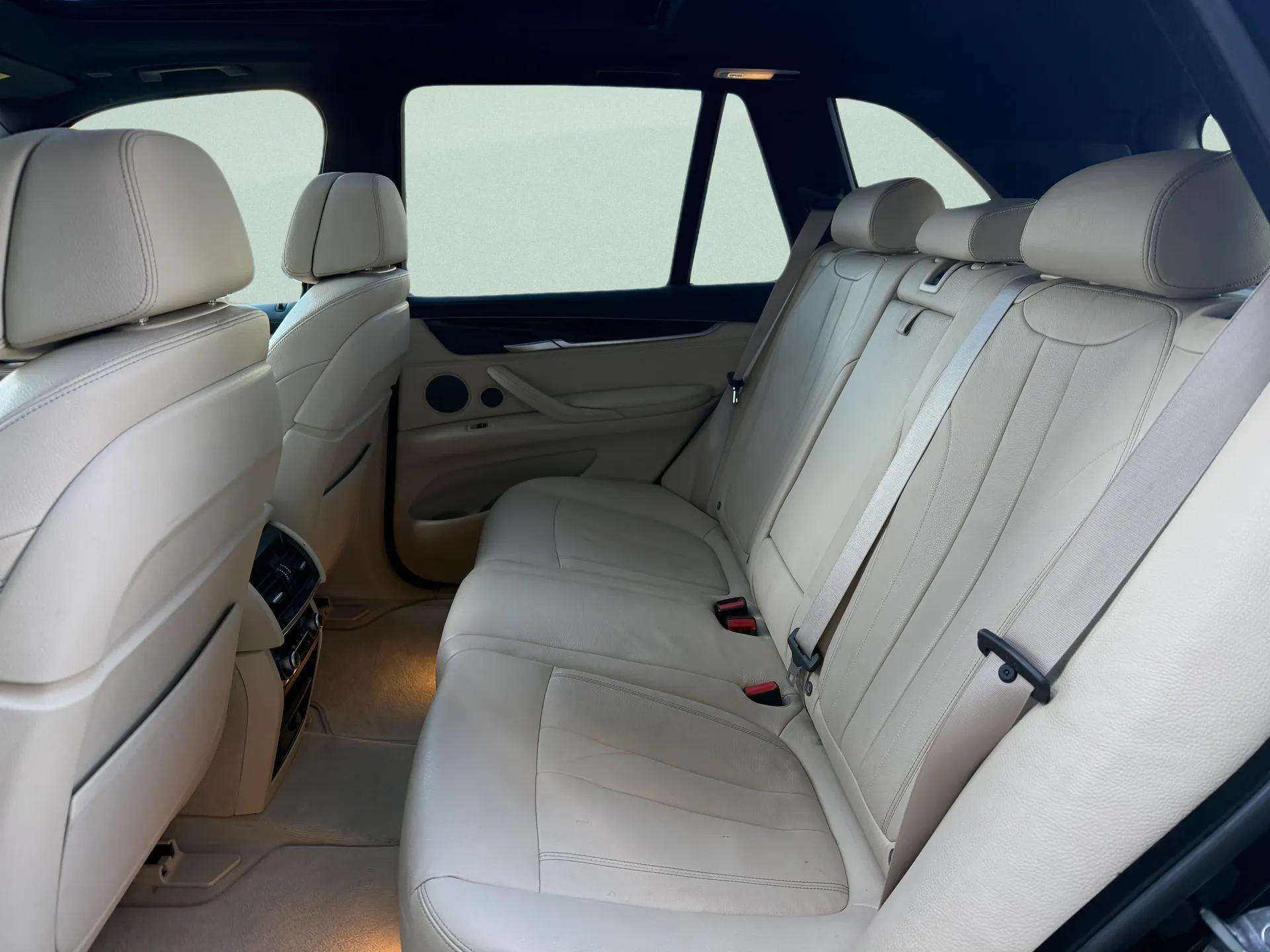 BMW X5 xDrive 50i Steptronic-image-16