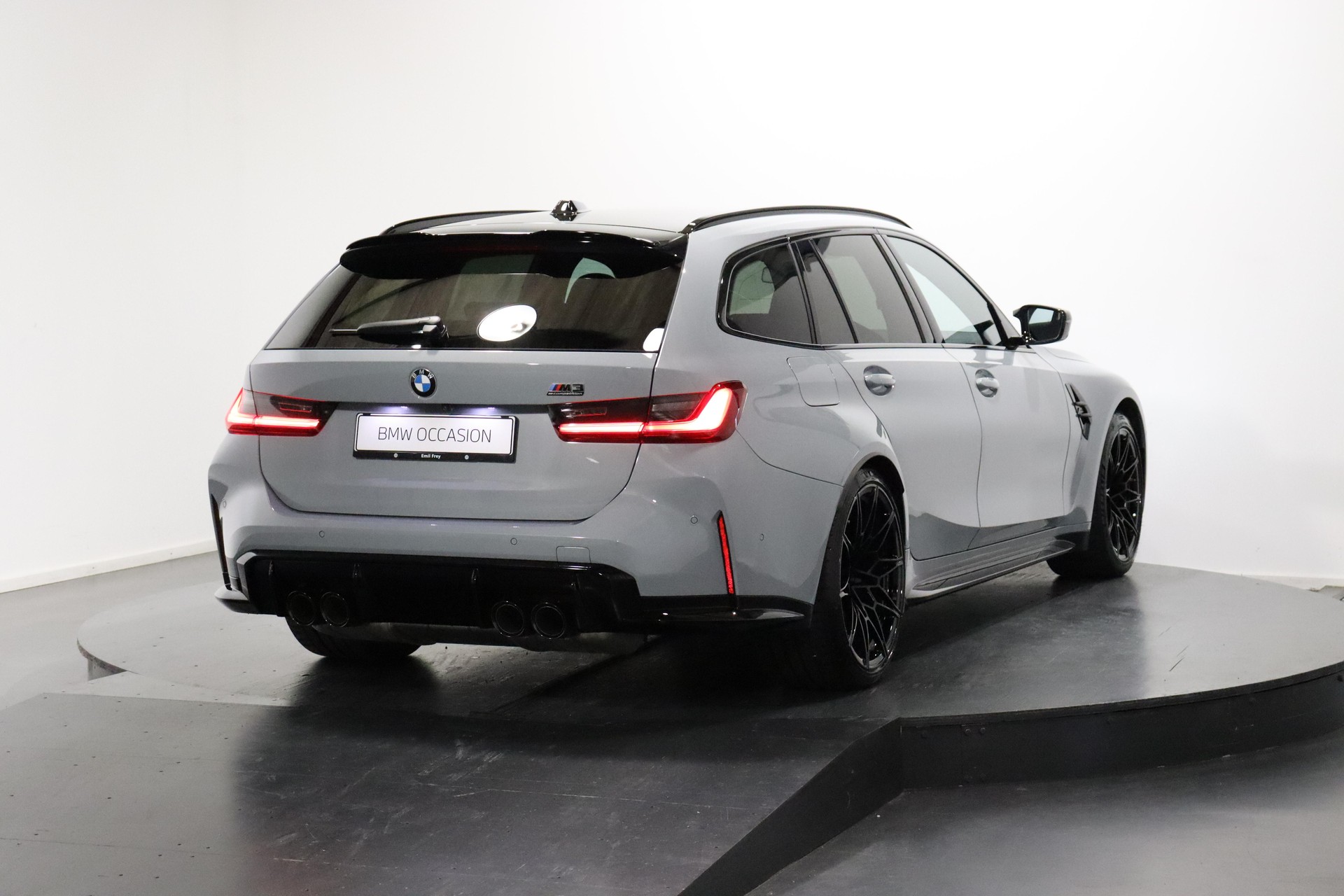BMW M3 Competition xDrive Touring-image-3