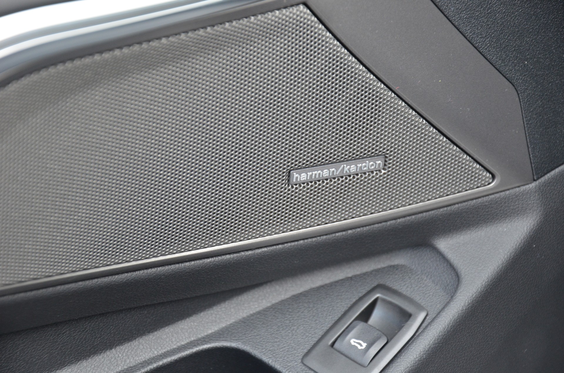 BMW M3 Touring xDrive Competition M-image-13