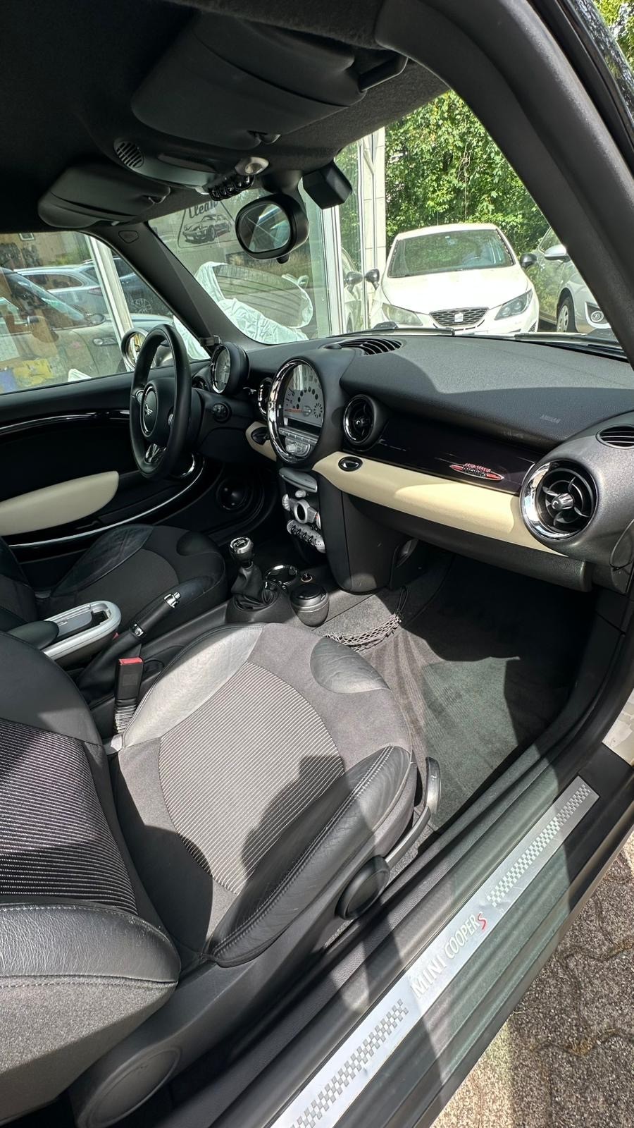 MINI Cooper S-image-6