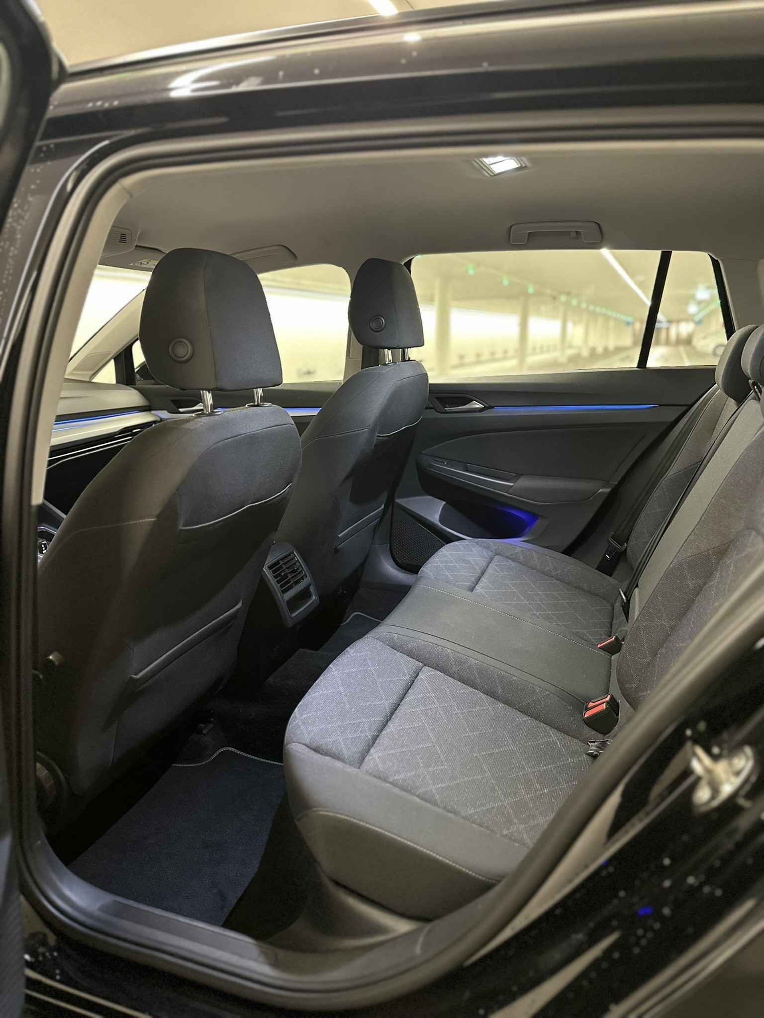 VW Golf Variant 1.0 eTSI mHEV Life DSG-image-4