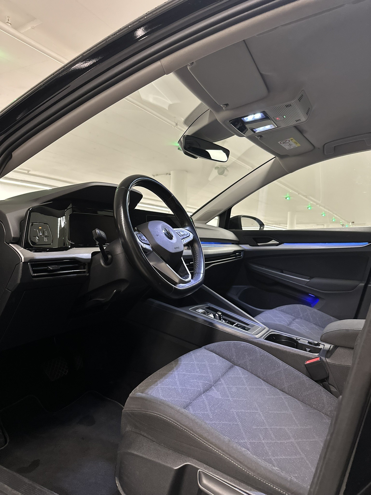 VW Golf Variant 1.0 eTSI mHEV Life DSG-image-3