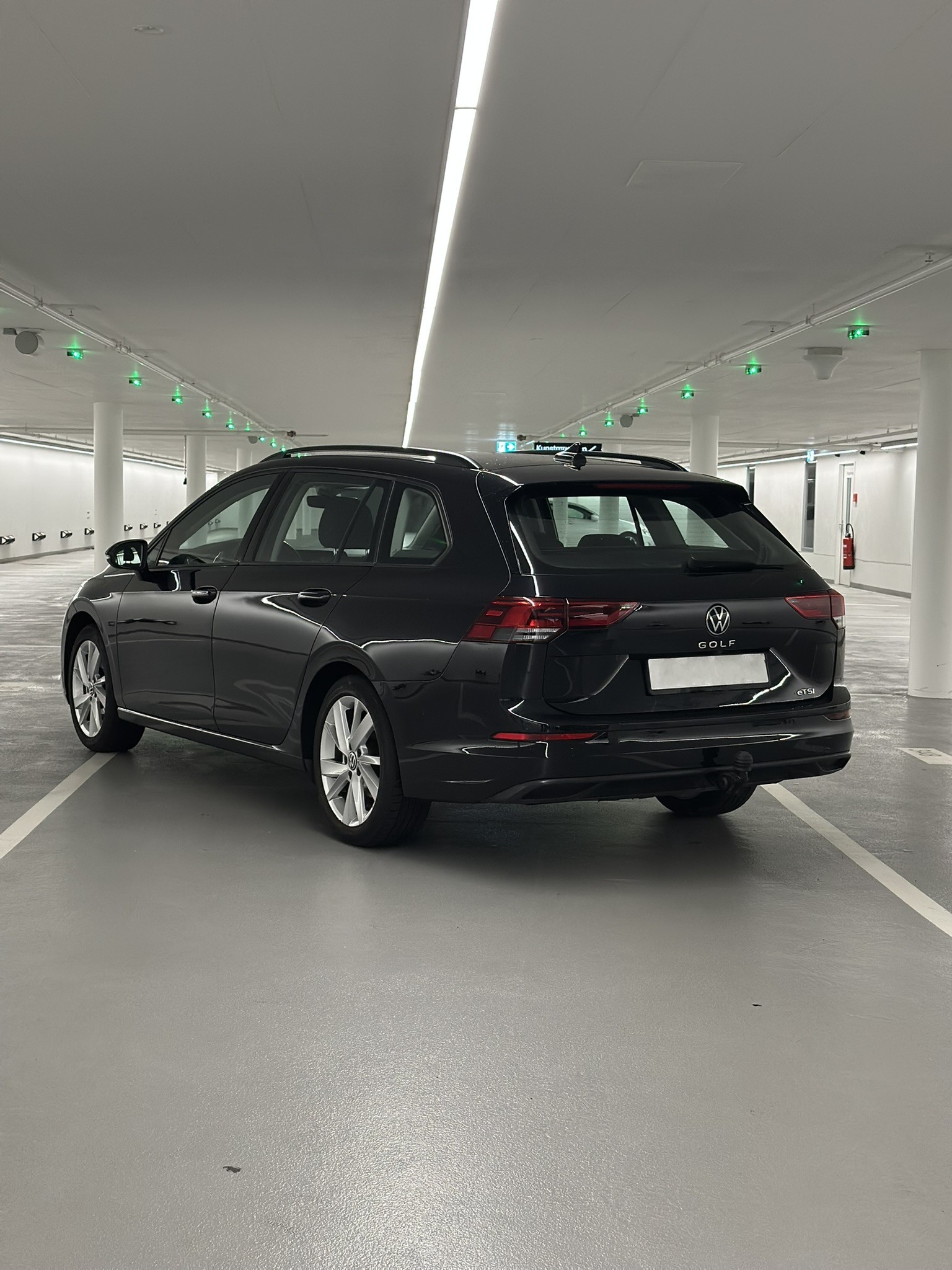 VW Golf Variant 1.0 eTSI mHEV Life DSG-image-2