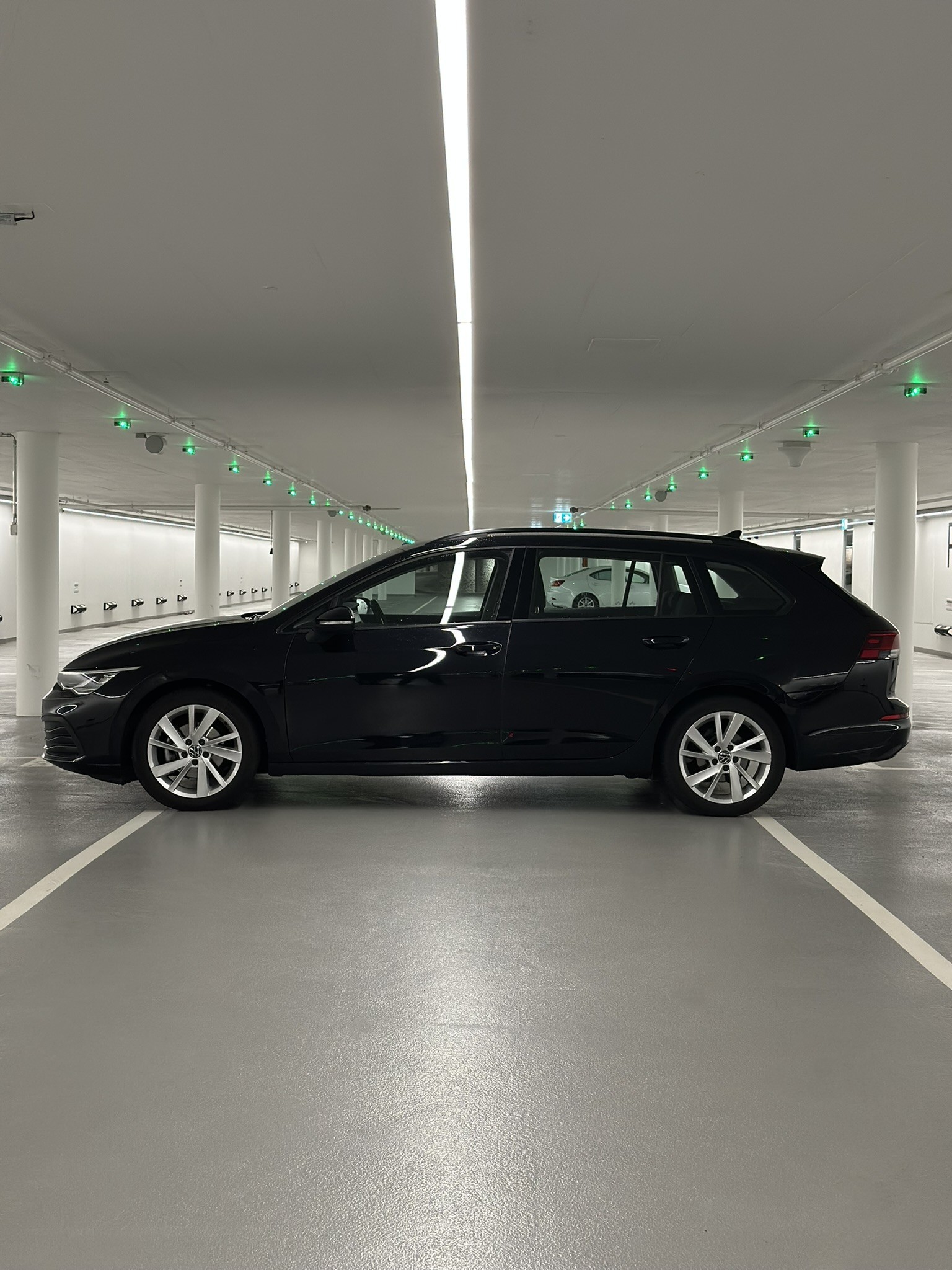 VW Golf Variant 1.0 eTSI mHEV Life DSG-image-1