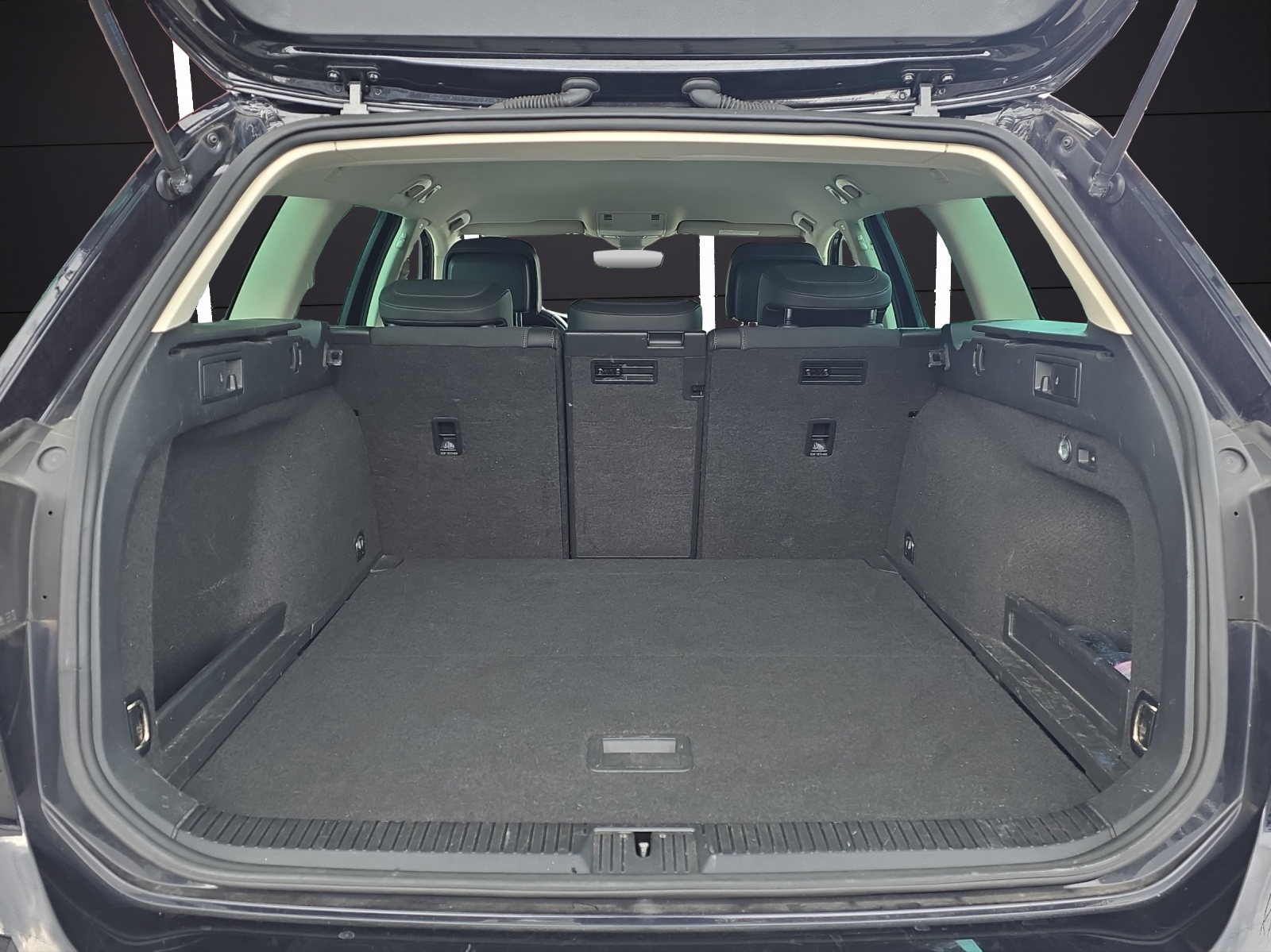 VW Passat Alltrack 2.0 TDI BMT 4Motion DSG-image-21