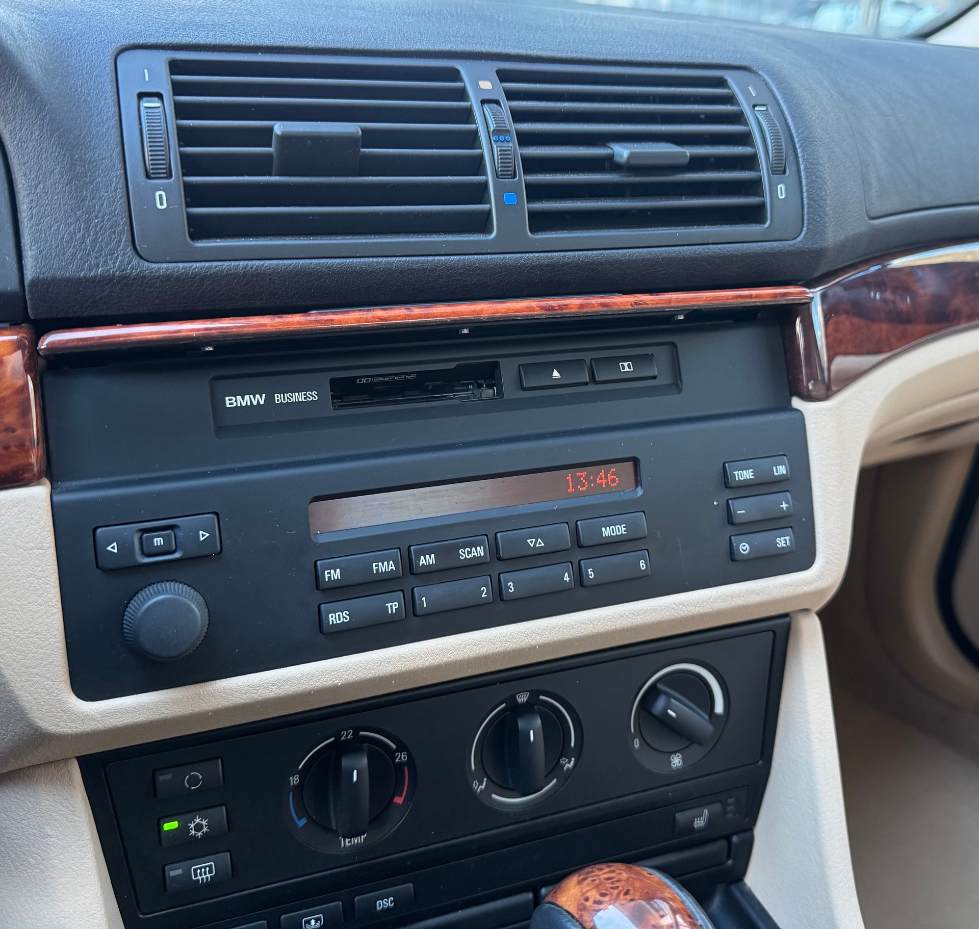 BMW 528i-image-15