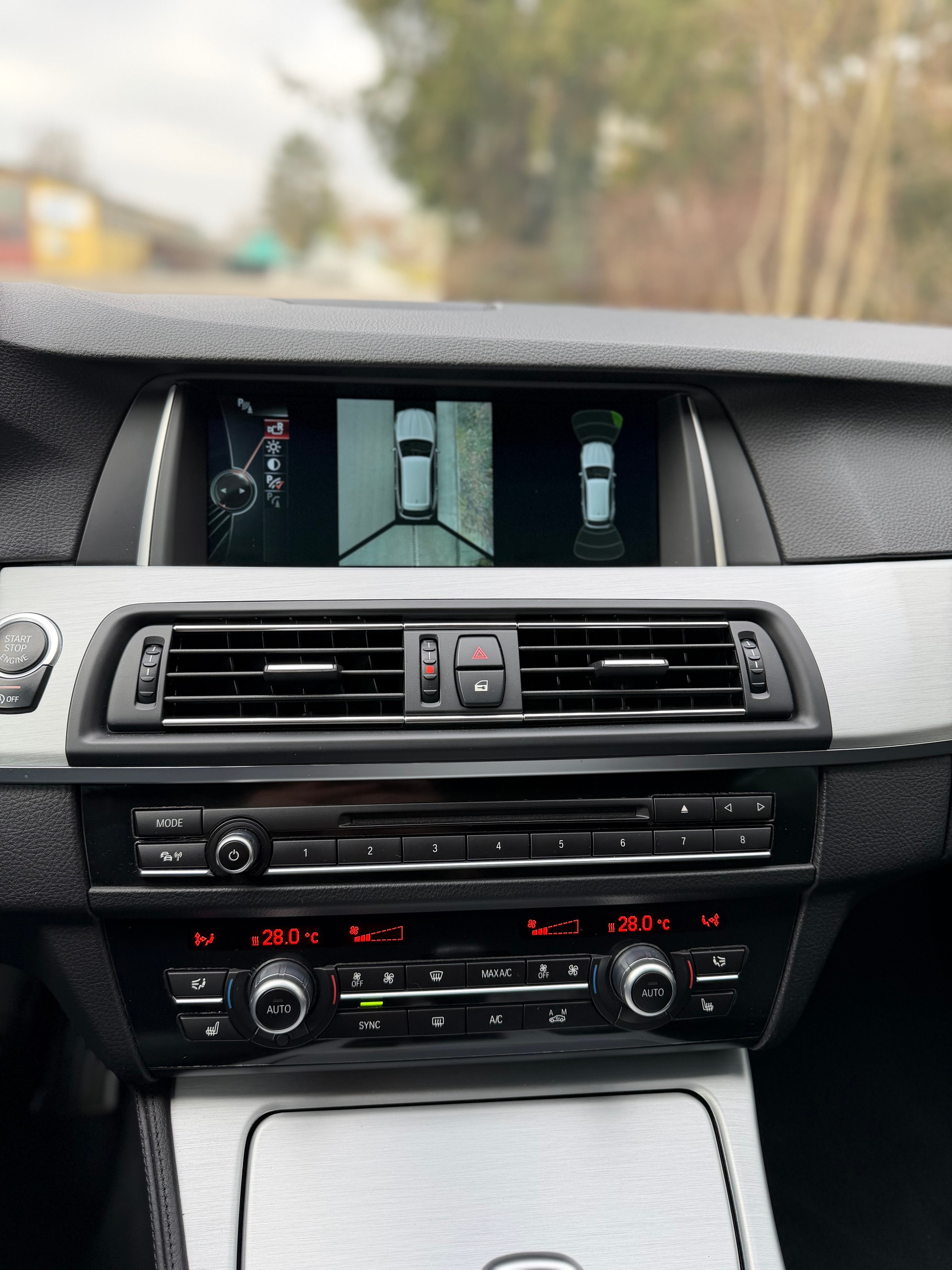BMW 530d Touring xDrive Luxury Line Steptronic-image-13