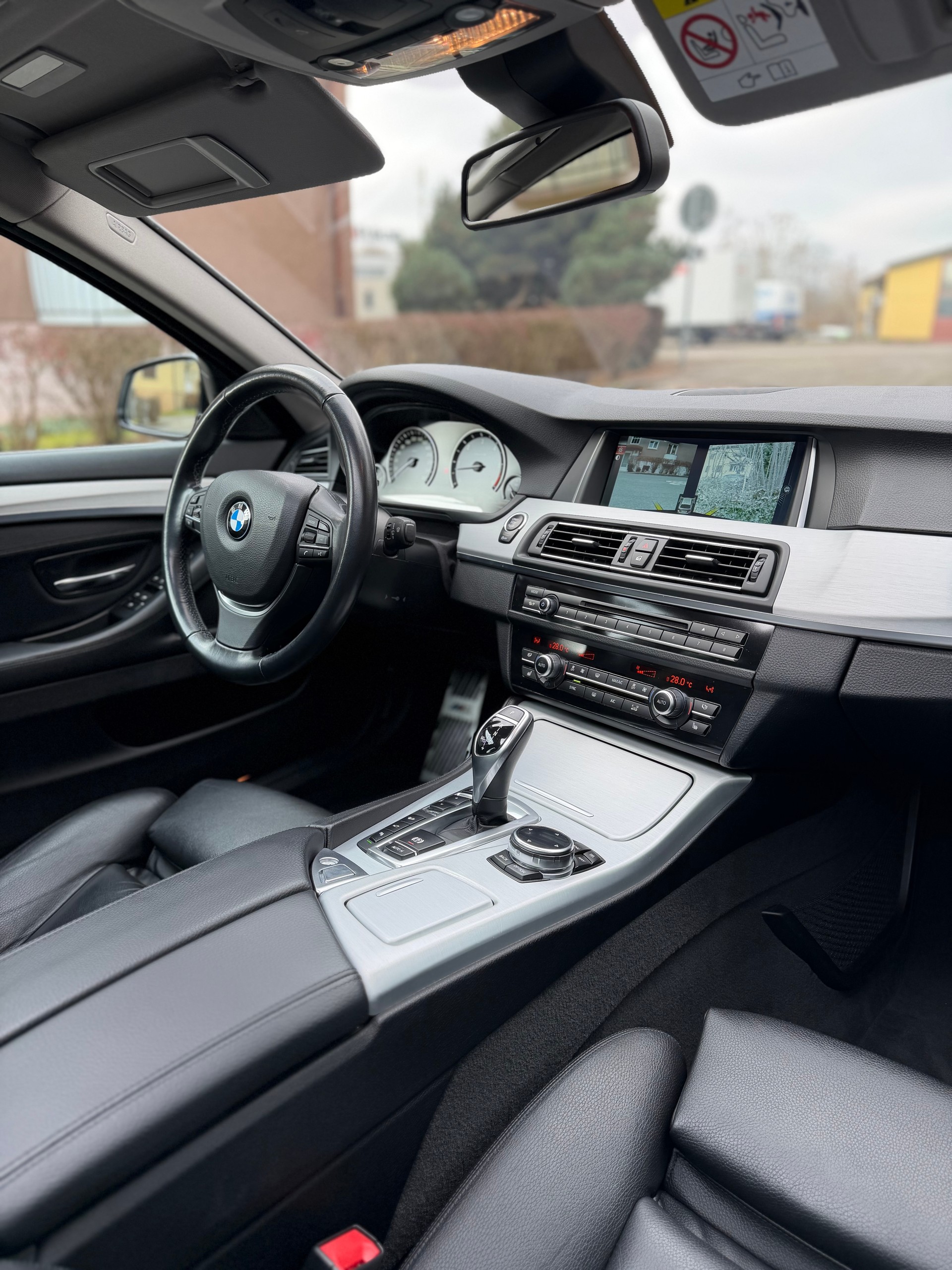 BMW 530d Touring xDrive Luxury Line Steptronic-image-8