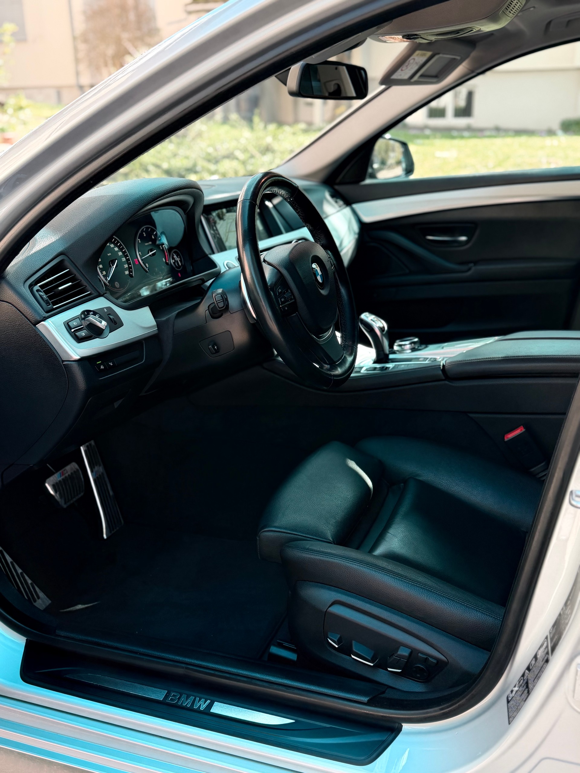 BMW 530d Touring xDrive Luxury Line Steptronic-image-9