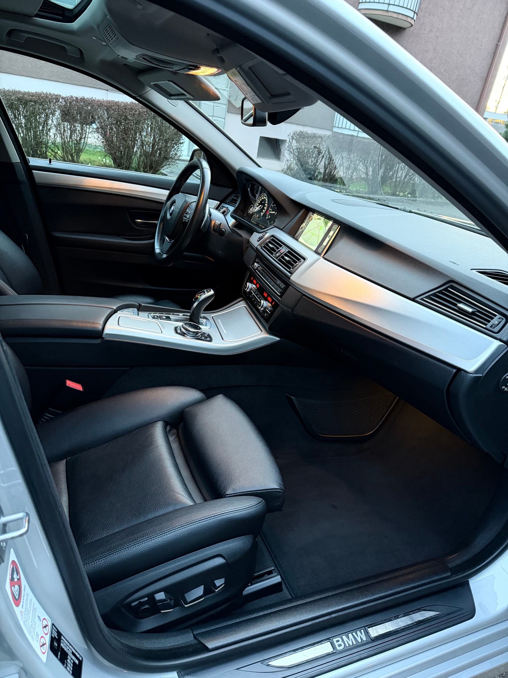 BMW 530d Touring xDrive Luxury Line Steptronic-image-7
