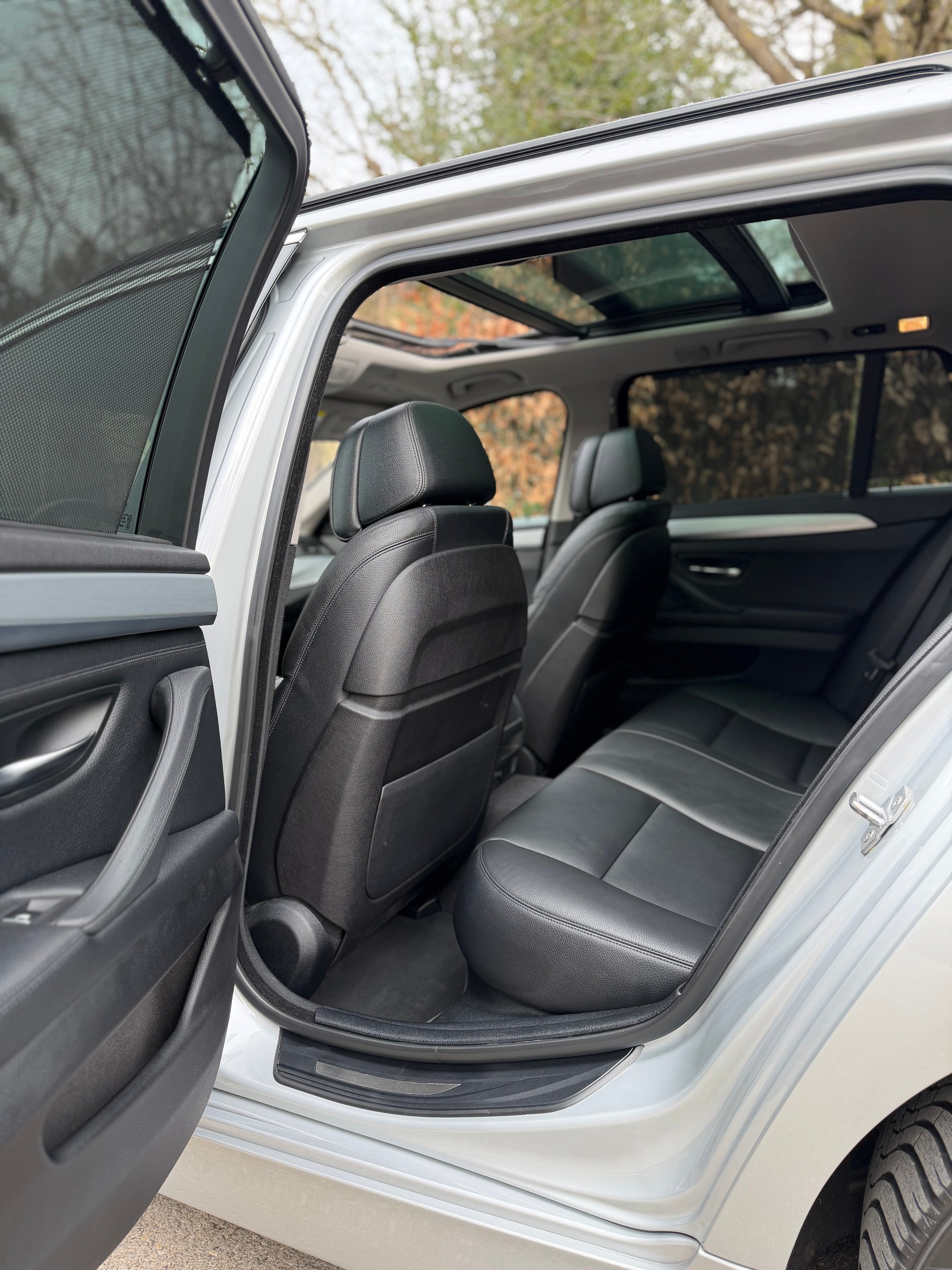 BMW 530d Touring xDrive Luxury Line Steptronic-image-19