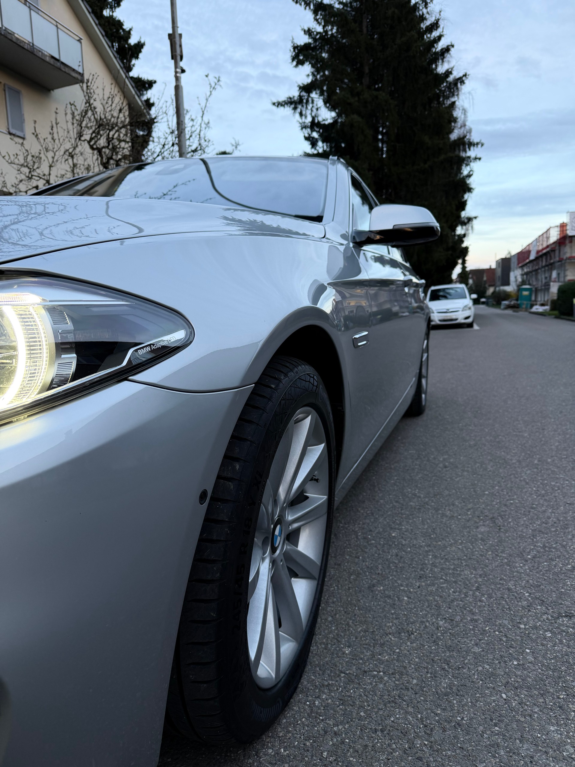 BMW 530d Touring xDrive Luxury Line Steptronic-image-1
